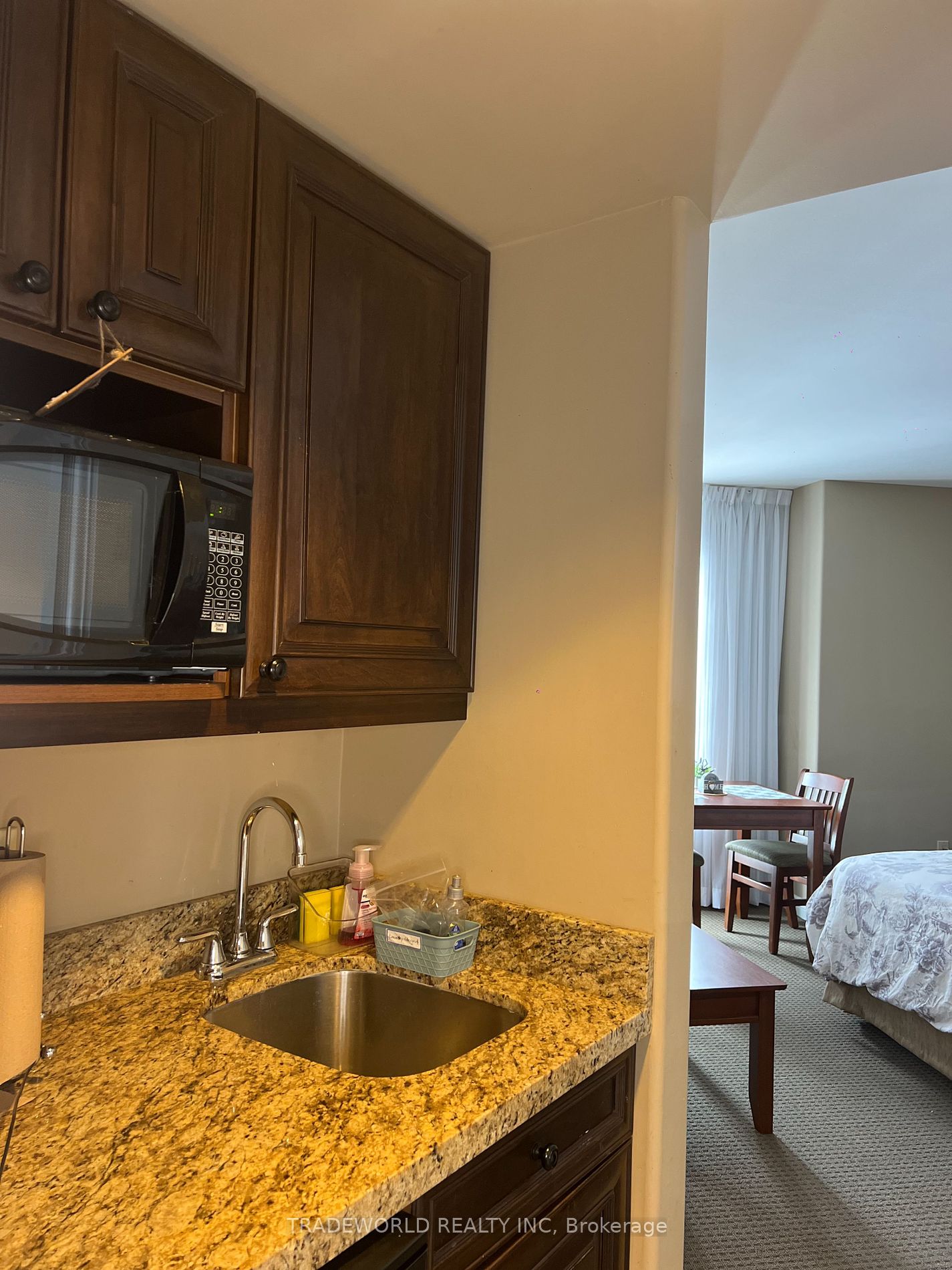 90 Highland Drive, #2076-77