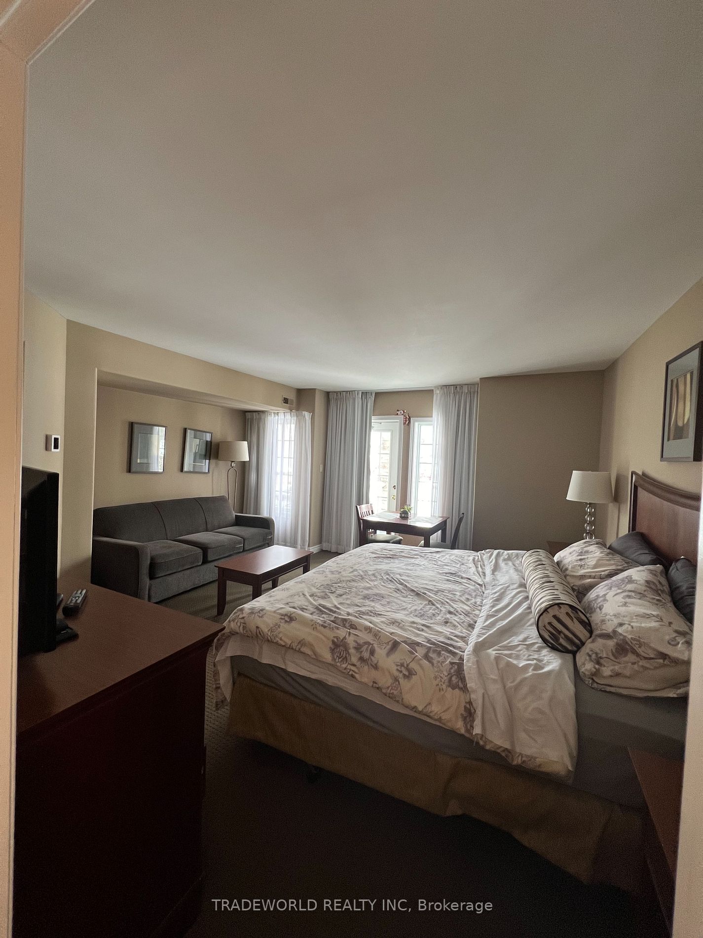 90 Highland Drive, #2076-77