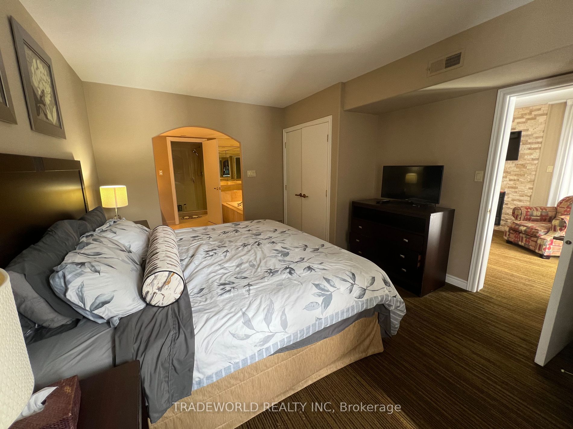 90 Highland Drive, #2076-77