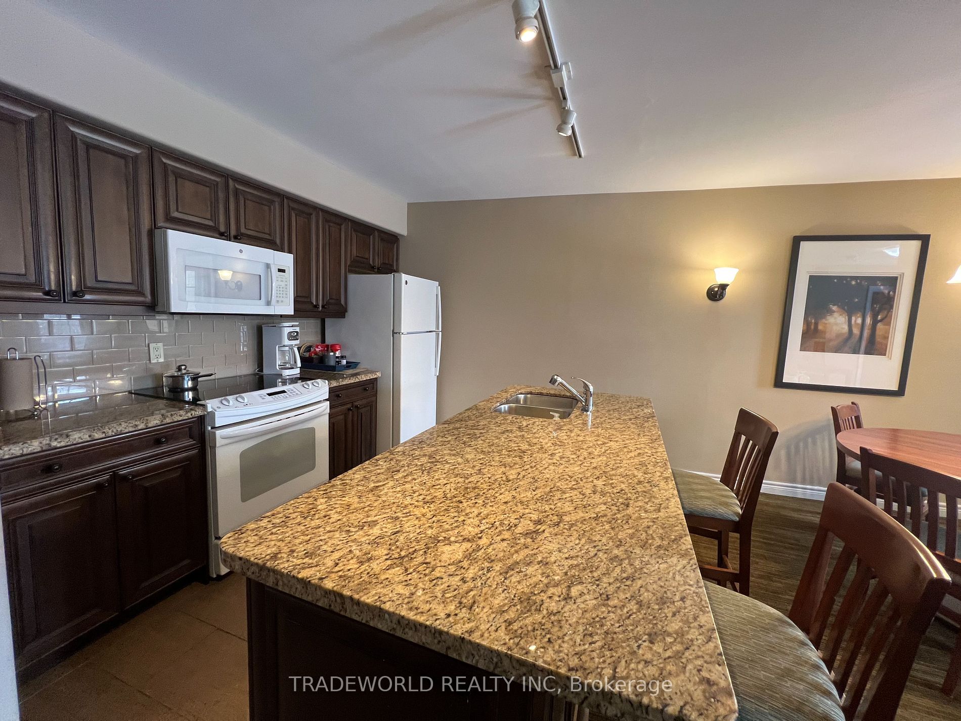 90 Highland Drive, #2076-77