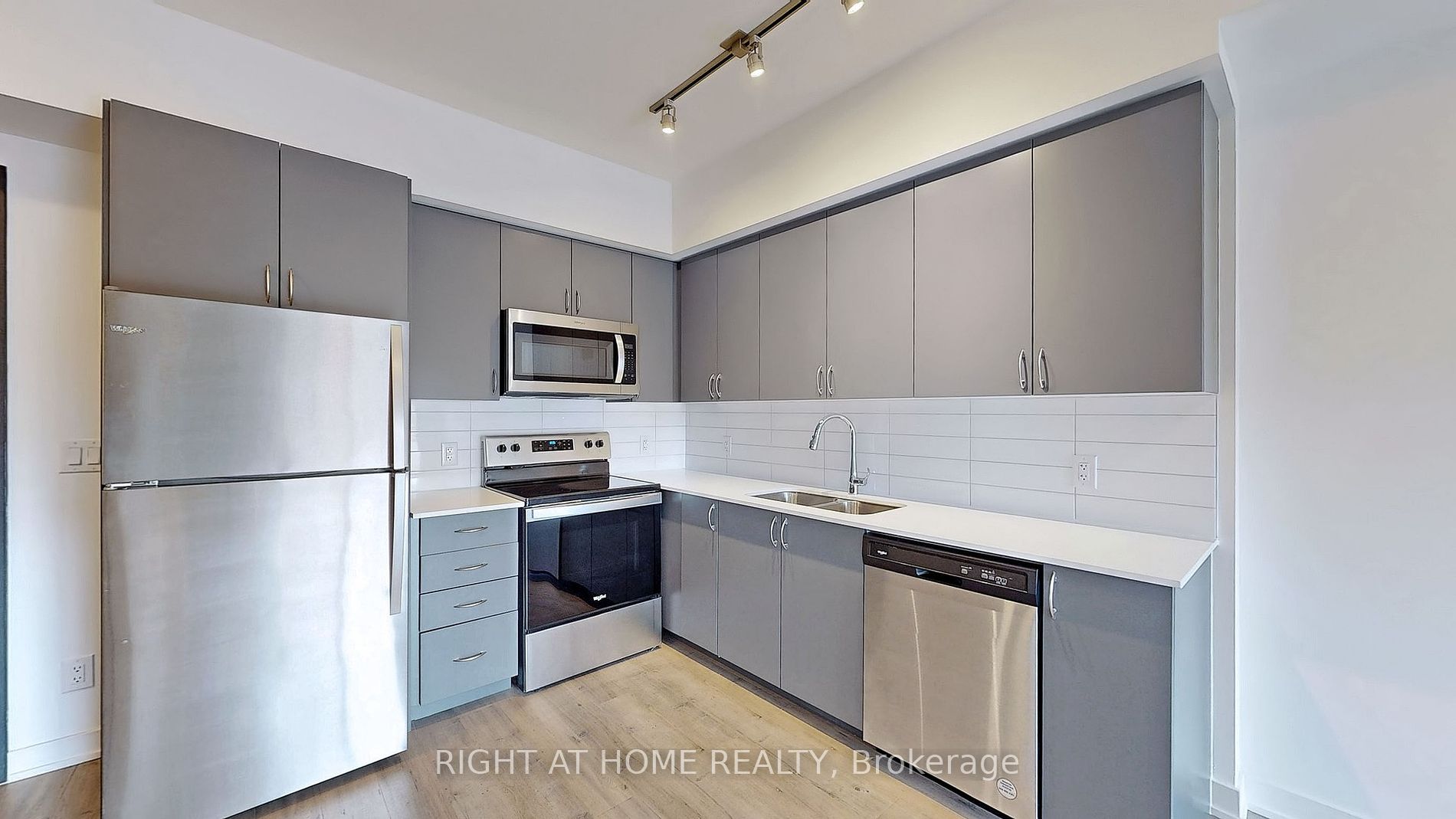 56 Lakeside Terrace, #212