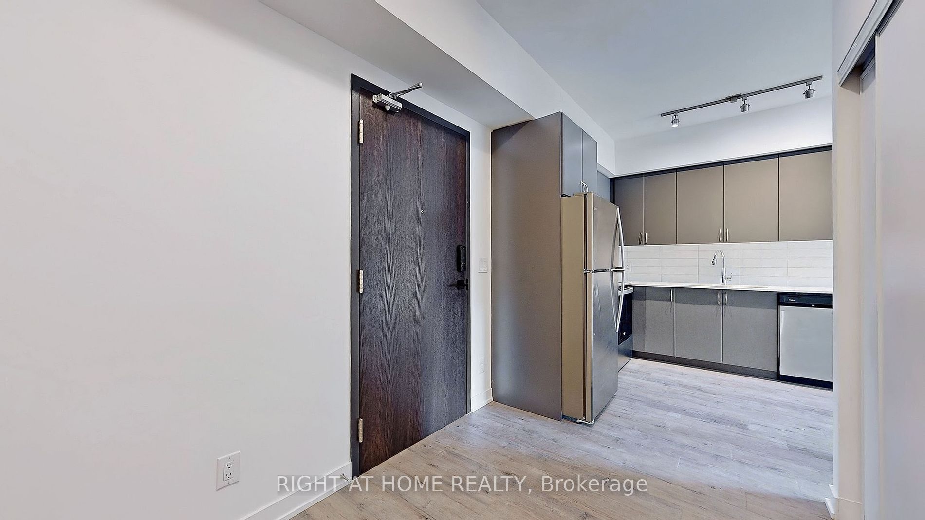 56 Lakeside Terrace, #212