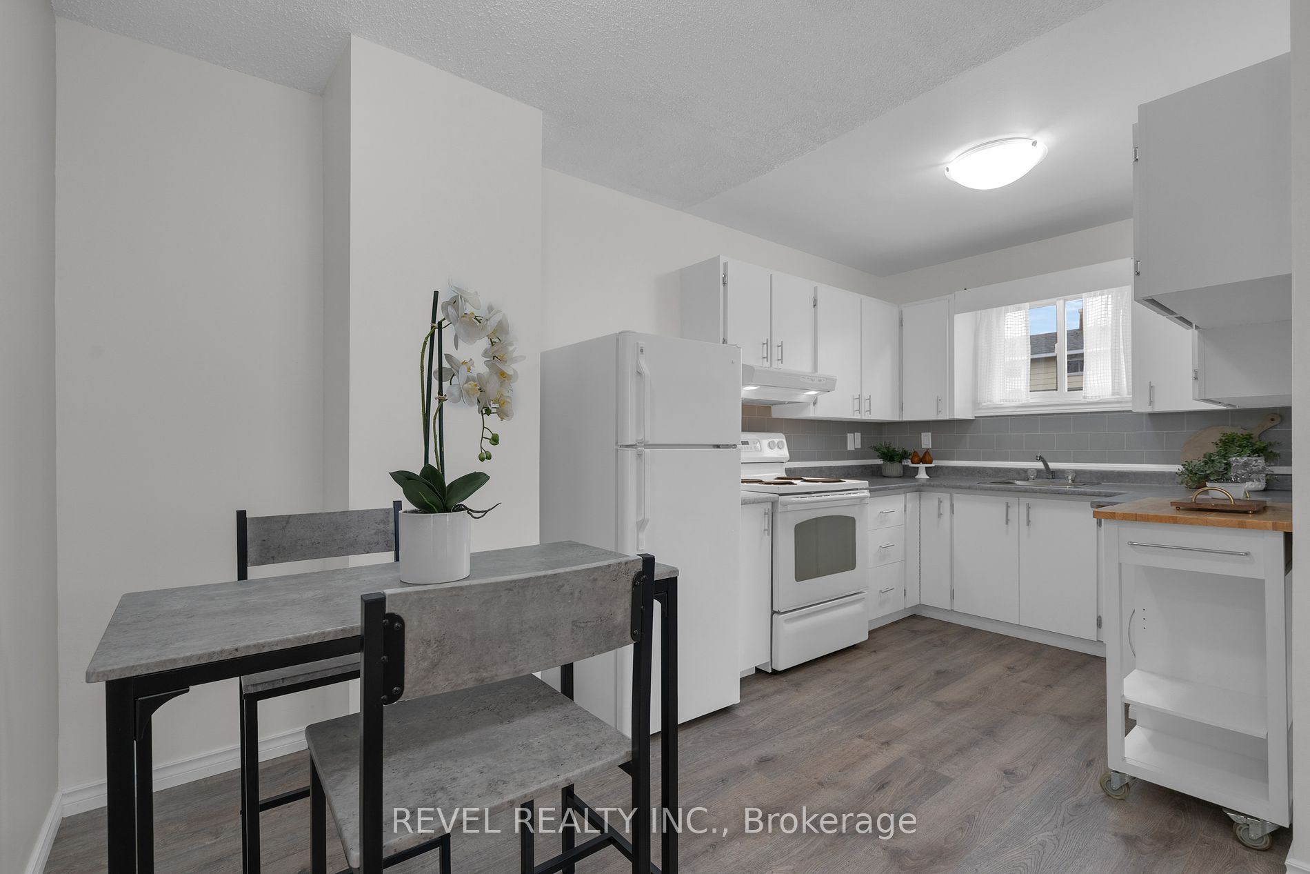 43 Queen Street E