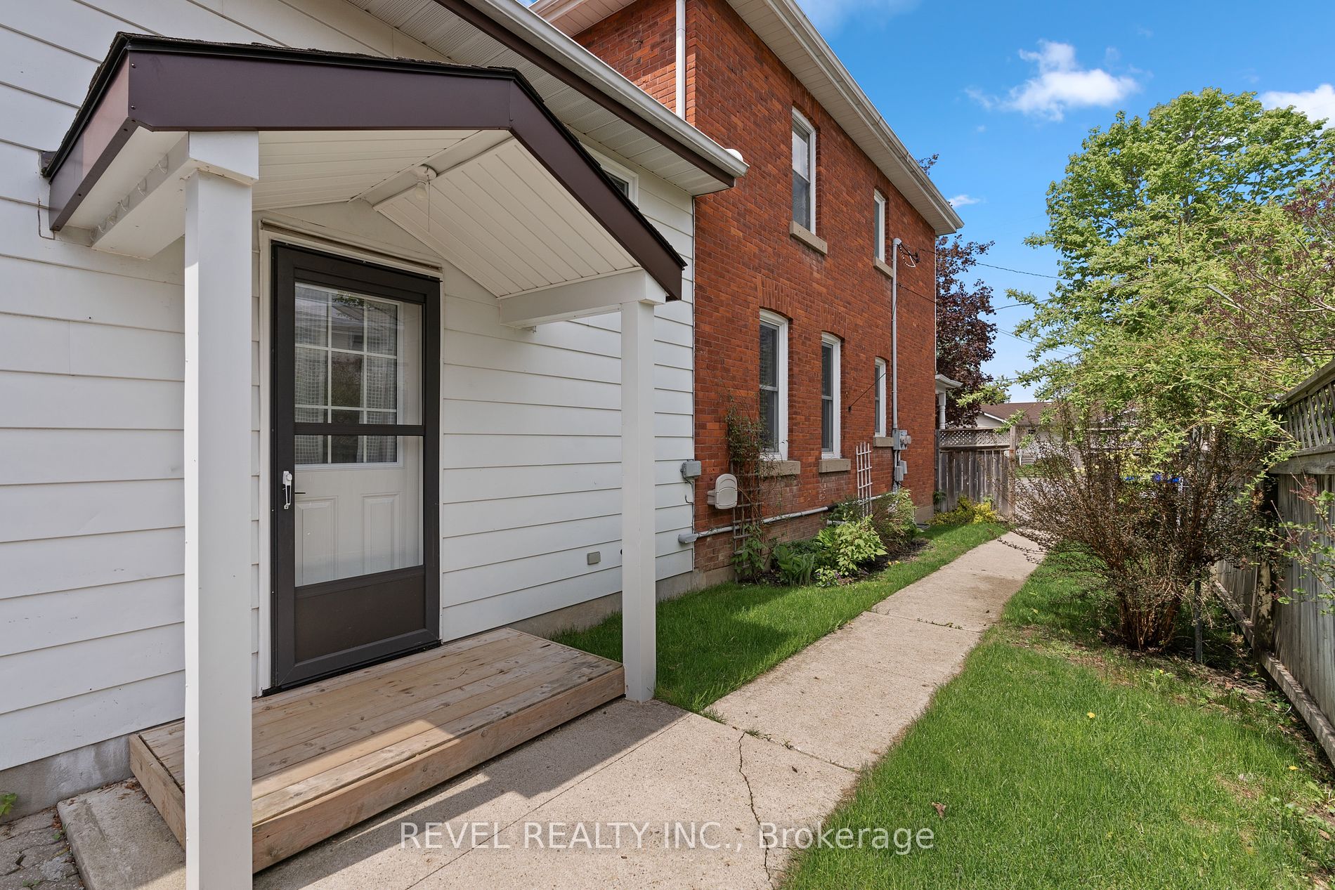 43 Queen Street E