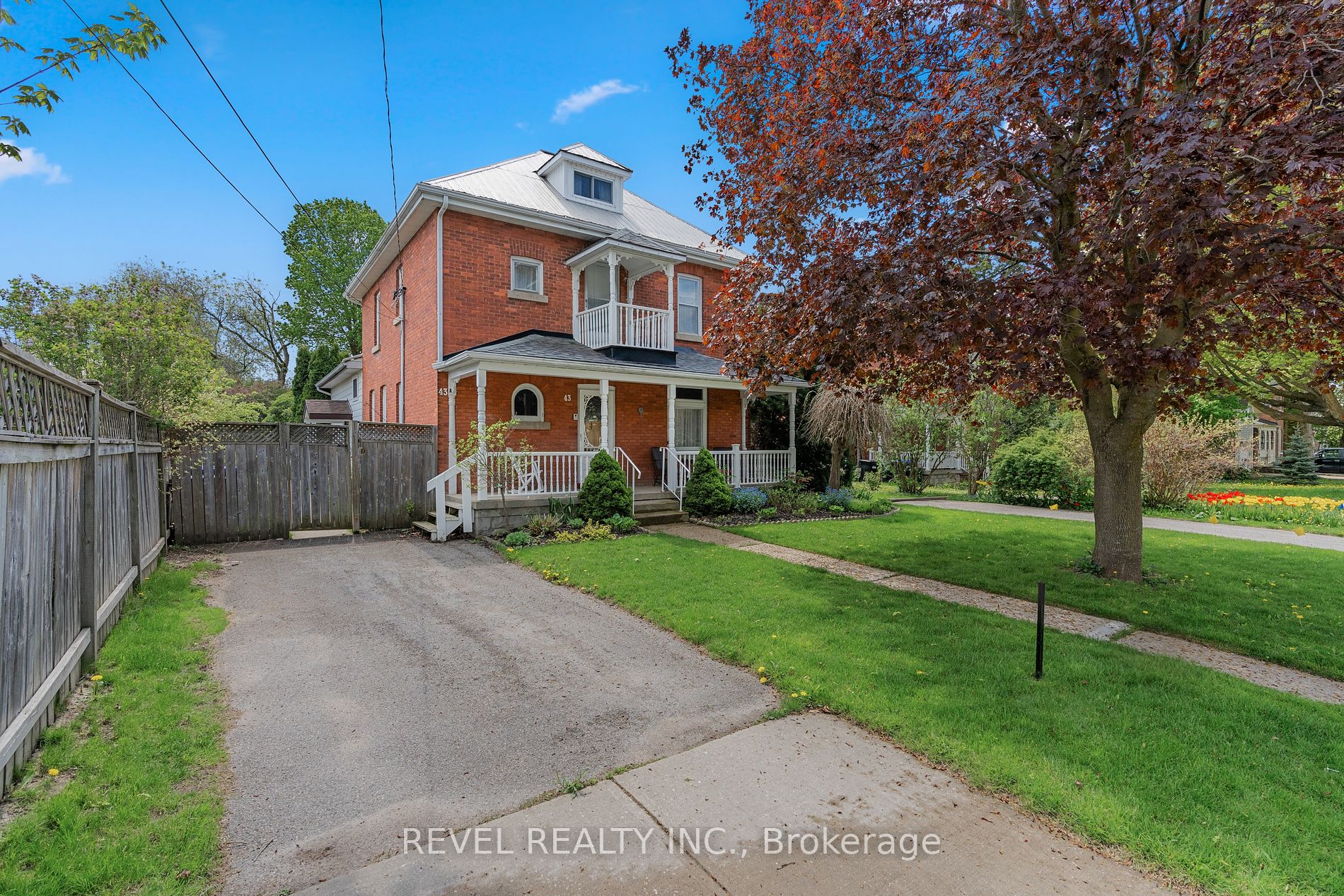 43 Queen Street E