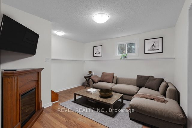 43 Queen Street E