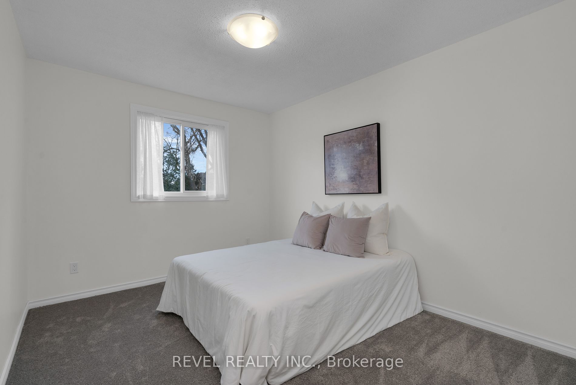 43 Queen Street E
