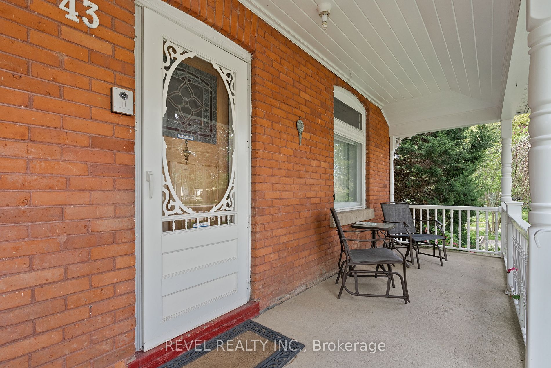 43 Queen Street E