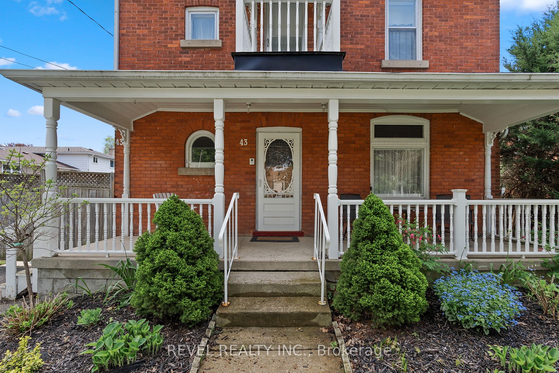 43 Queen Street E