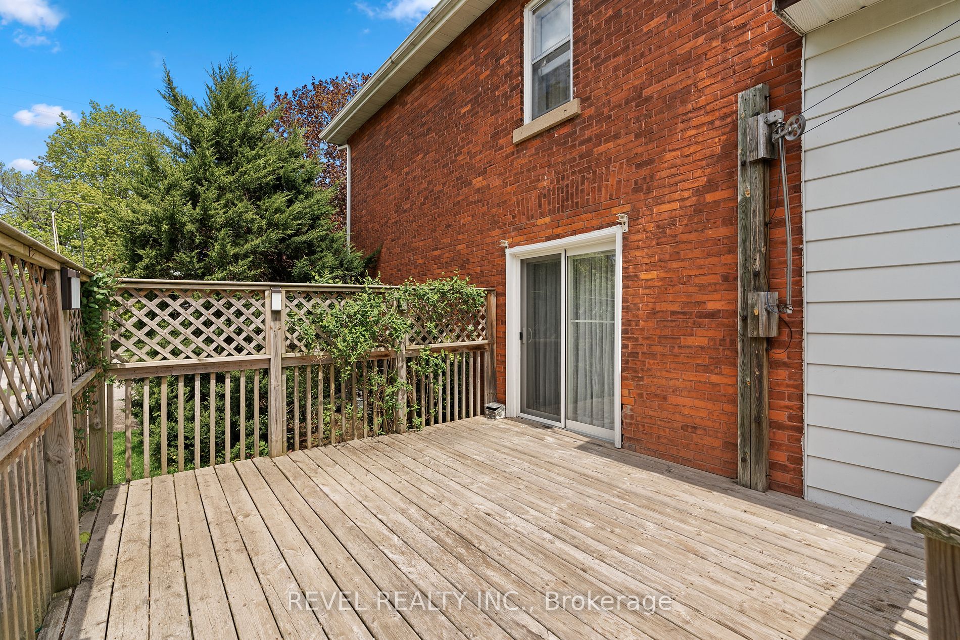 43 Queen Street E
