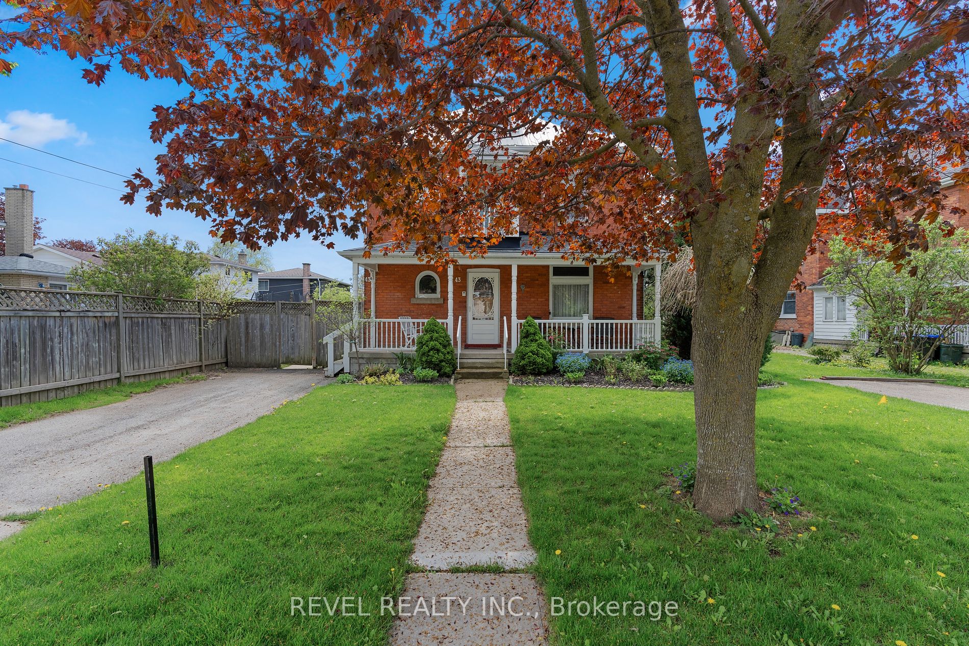 43 Queen Street E