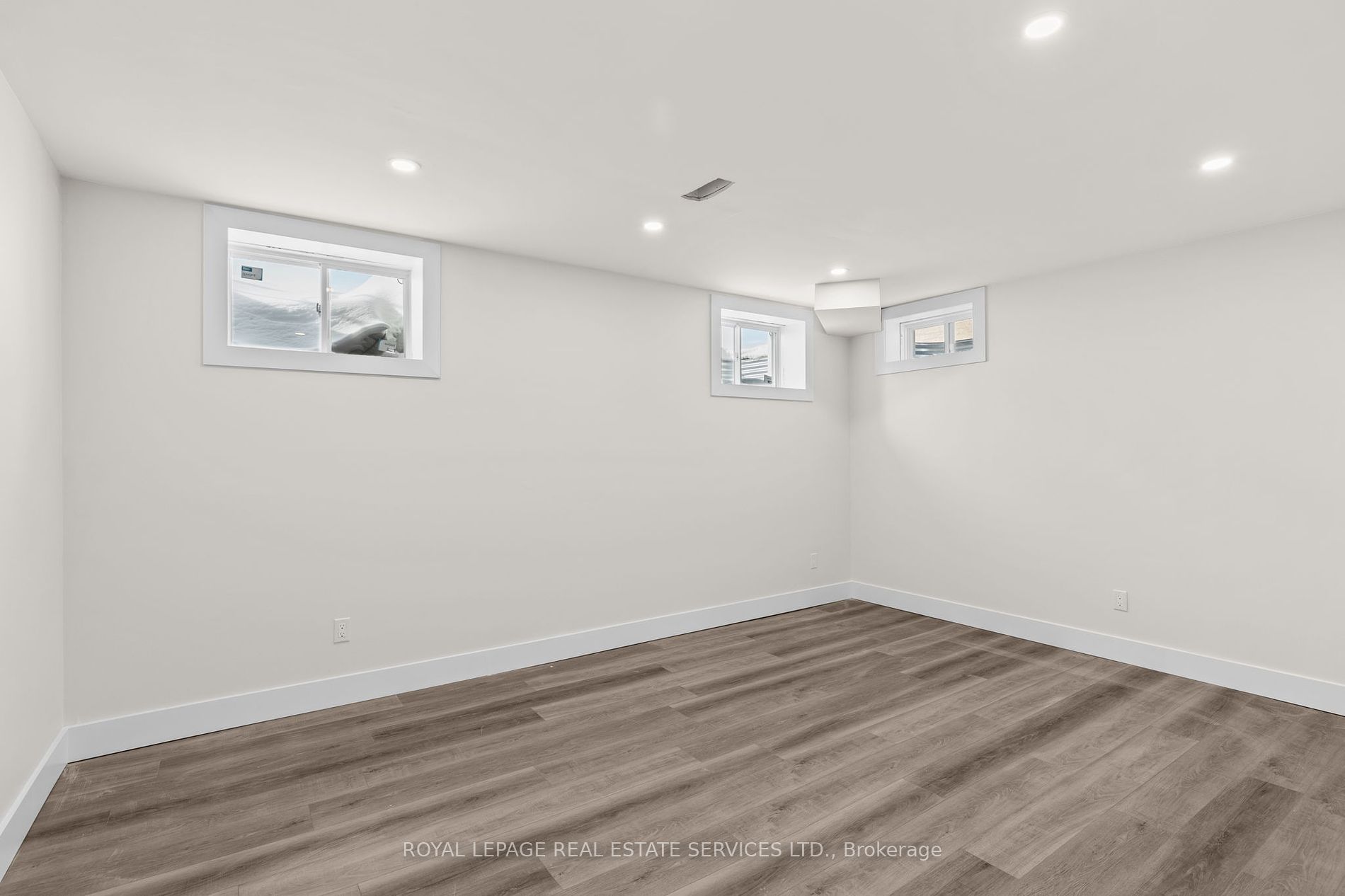 28 Thompson Way