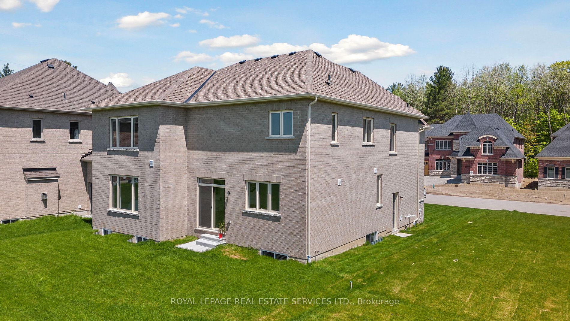28 Thompson Way
