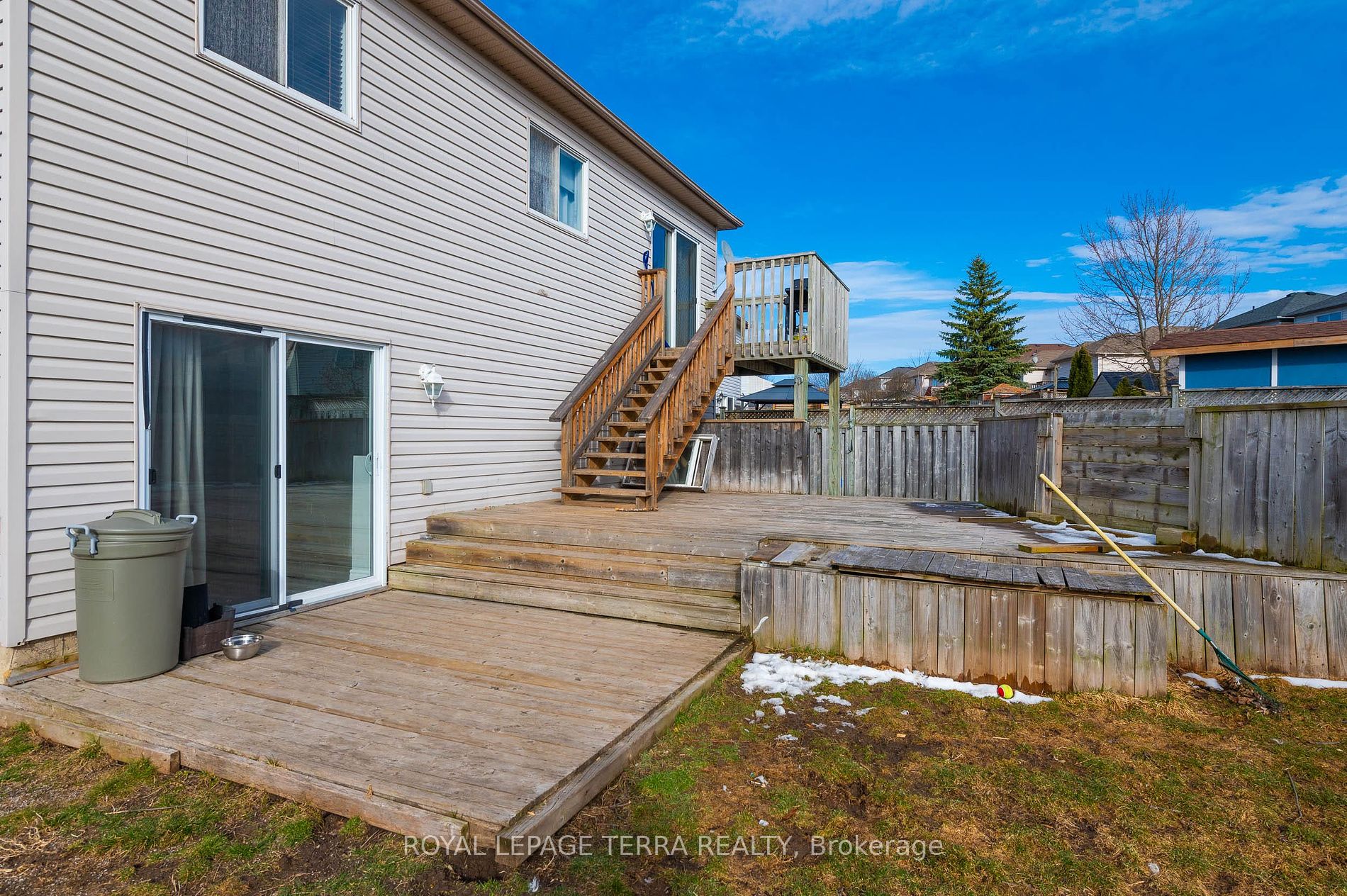 9 Waddington Crescent