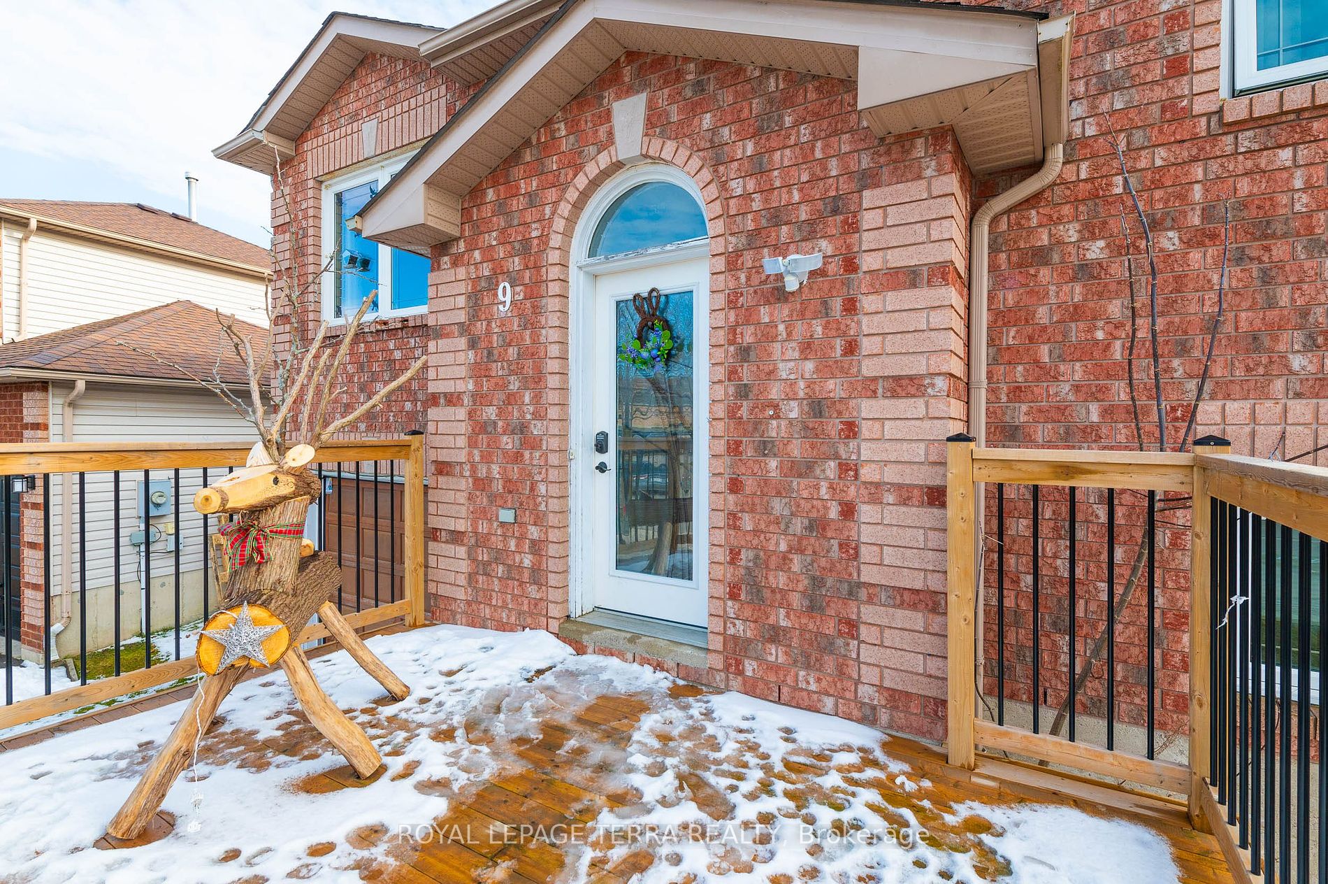 9 Waddington Crescent