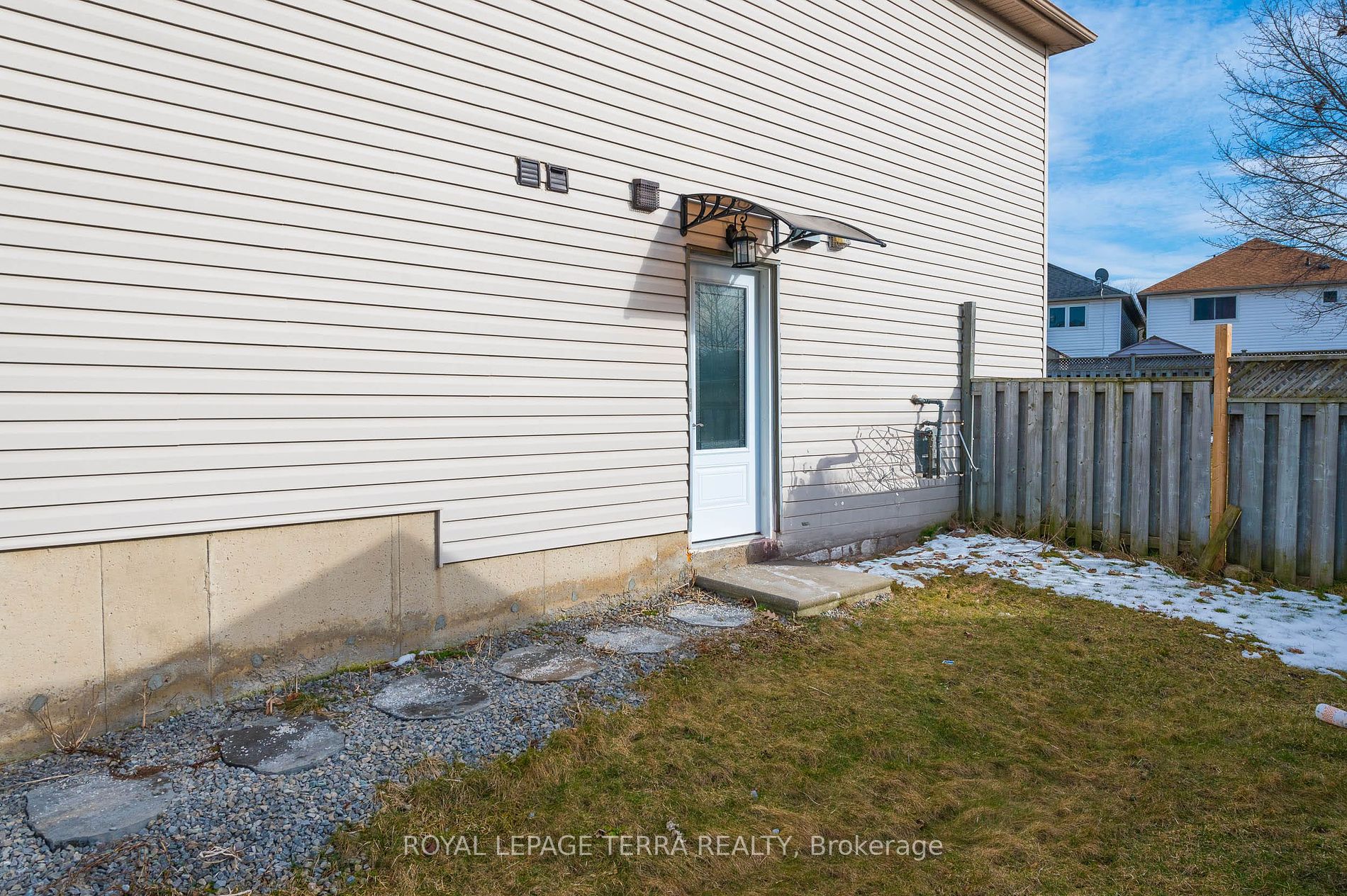 9 Waddington Crescent