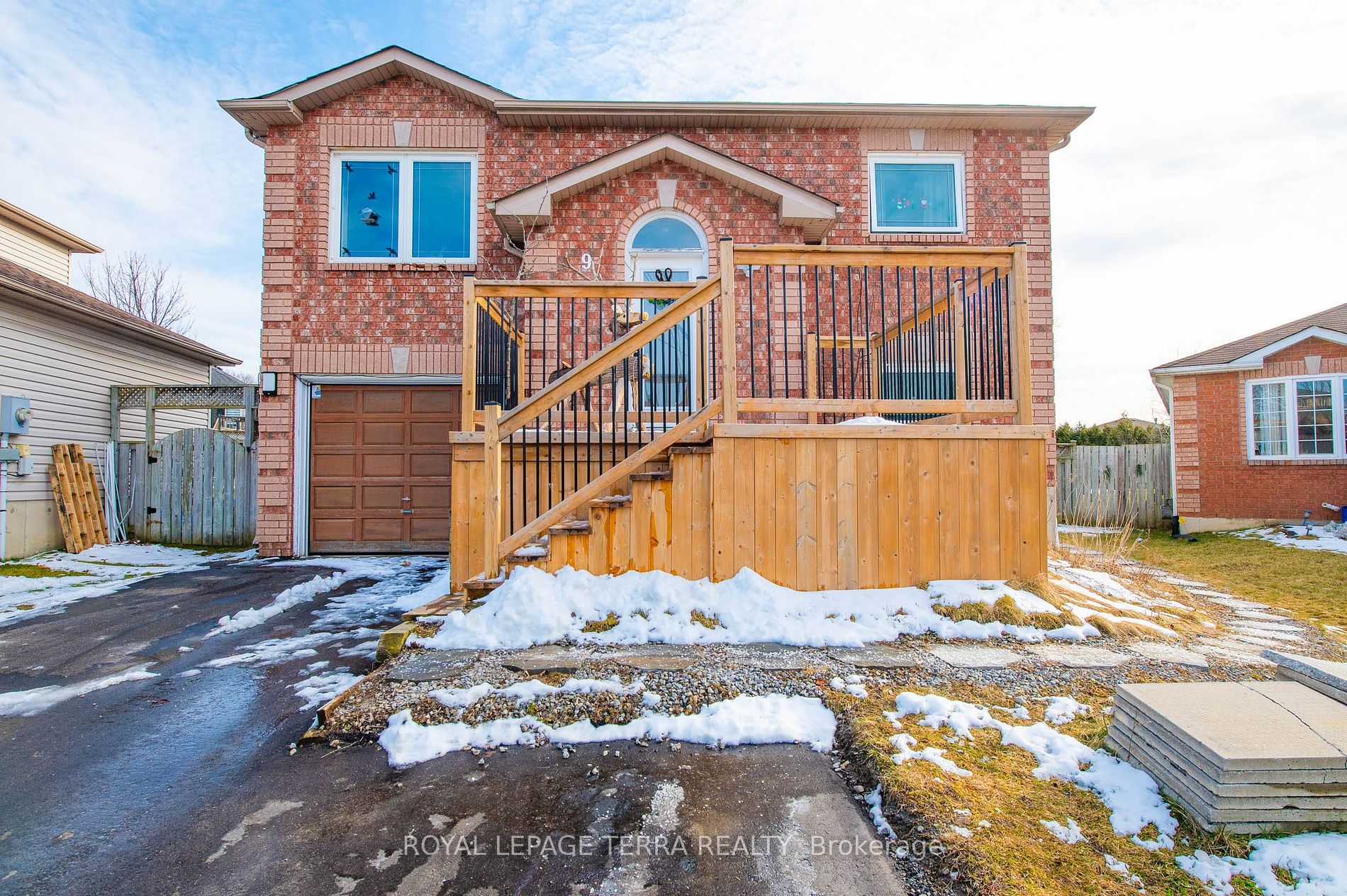 9 Waddington Crescent