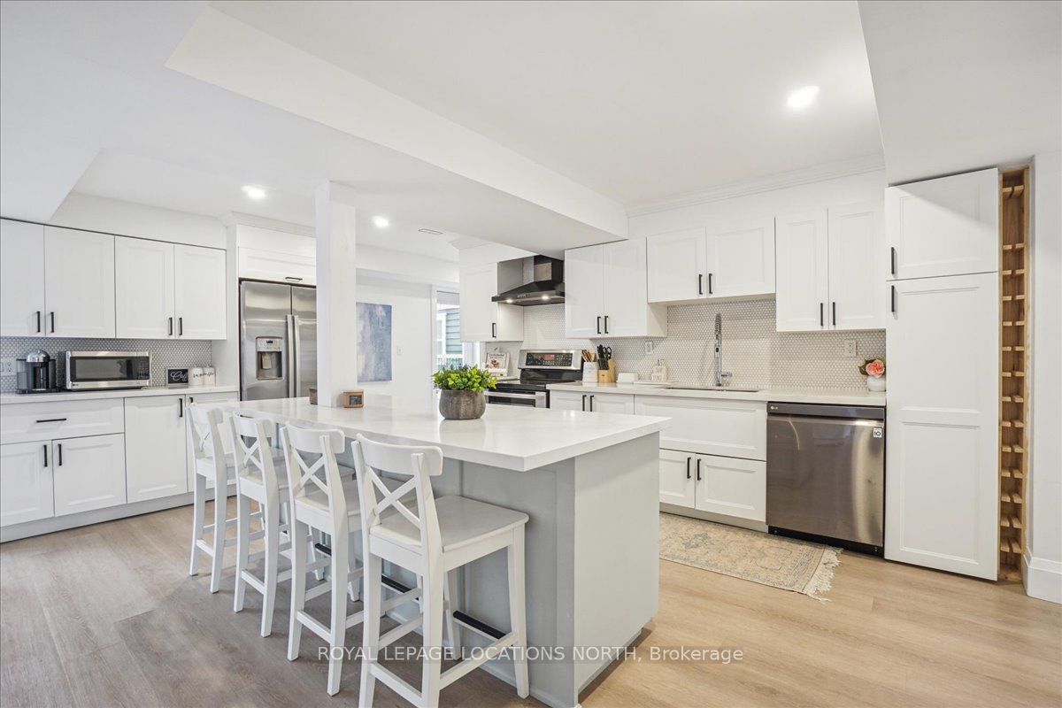 64 48th Street N