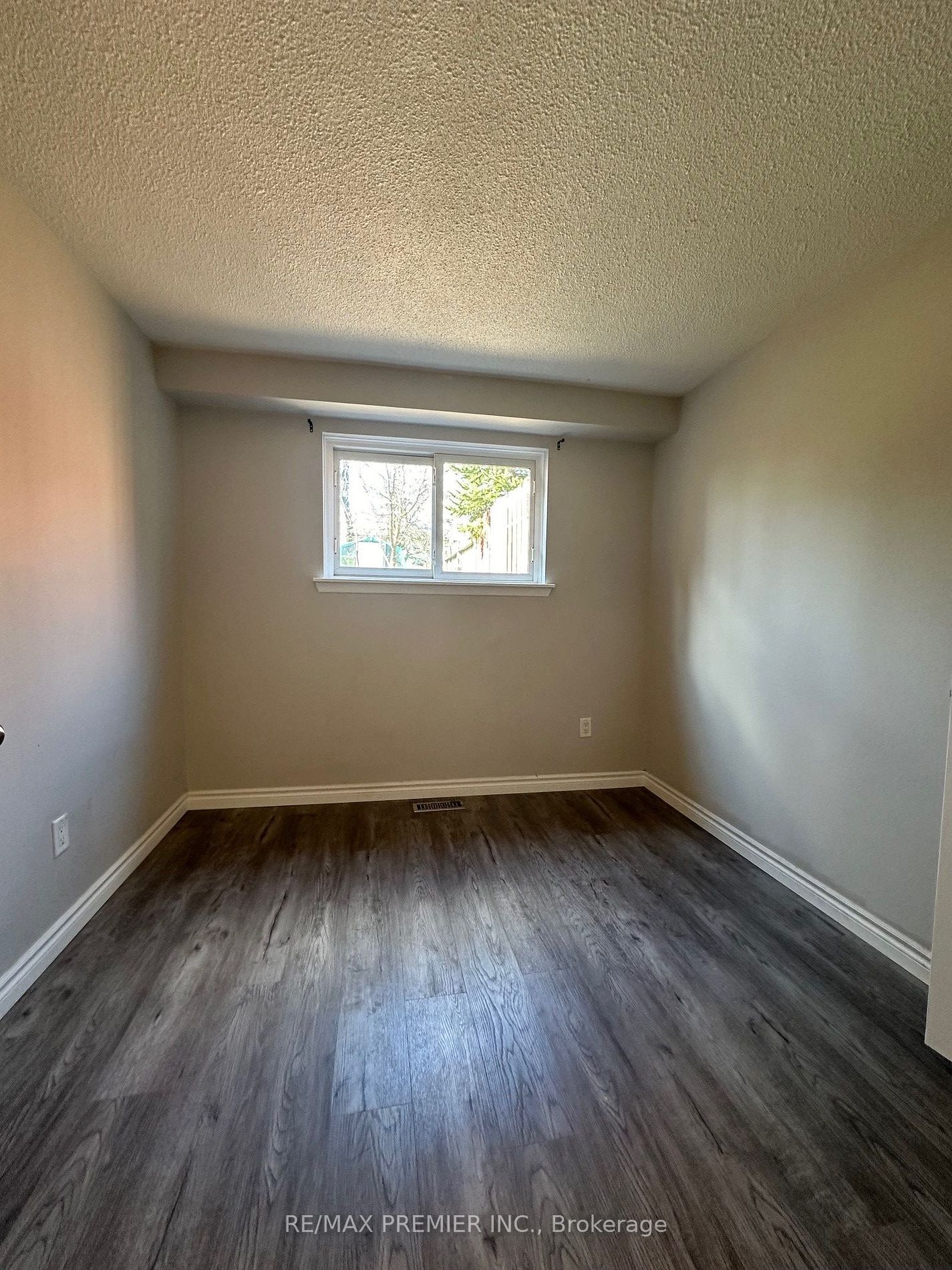 12 Scott Crescent, #Lower