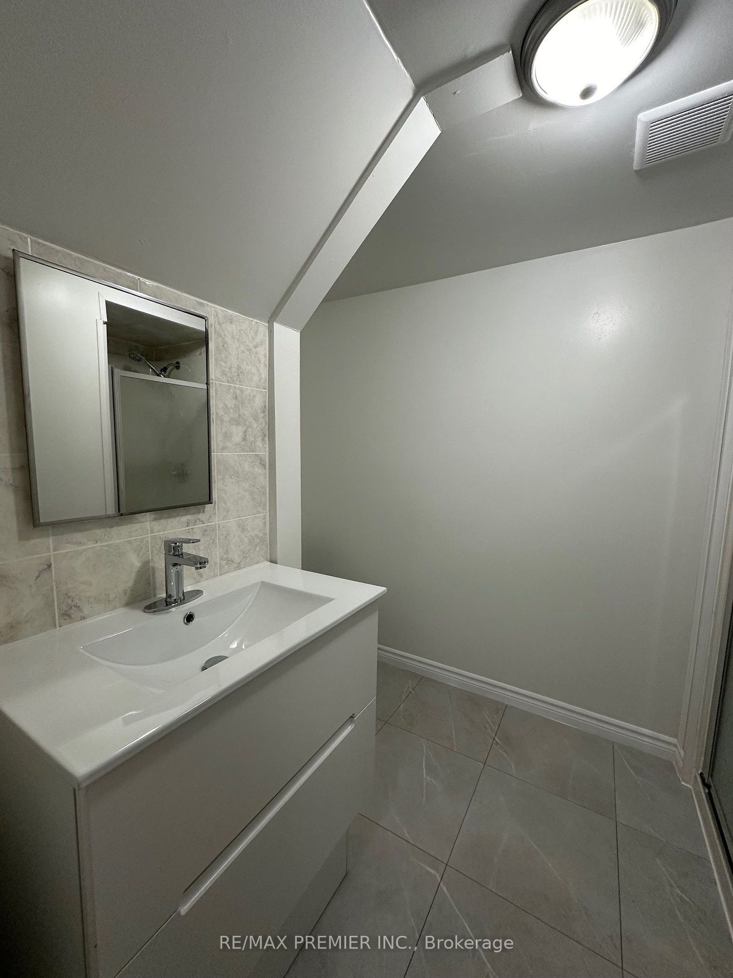 12 Scott Crescent, #Lower