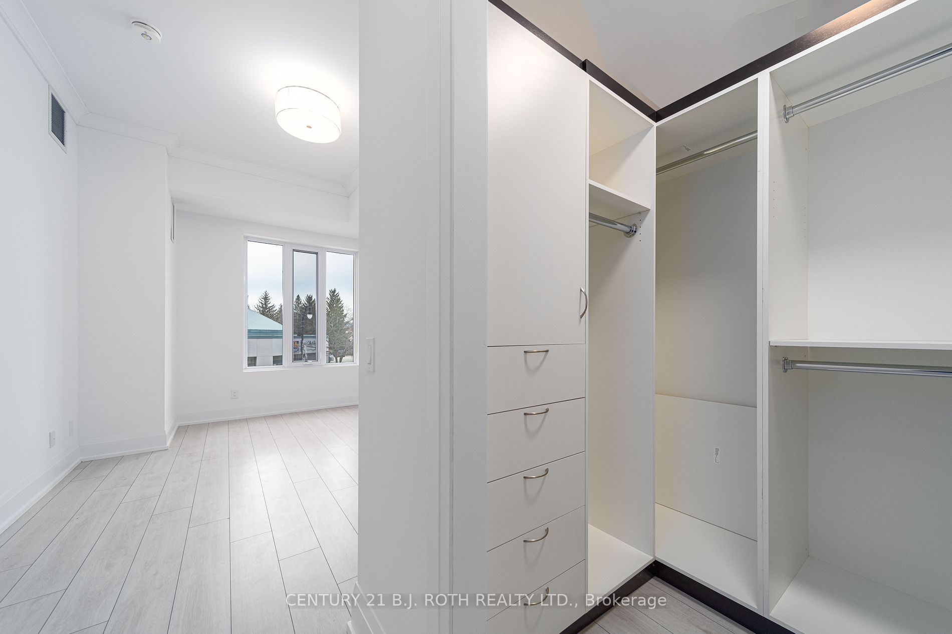 1 HUME Street, #220