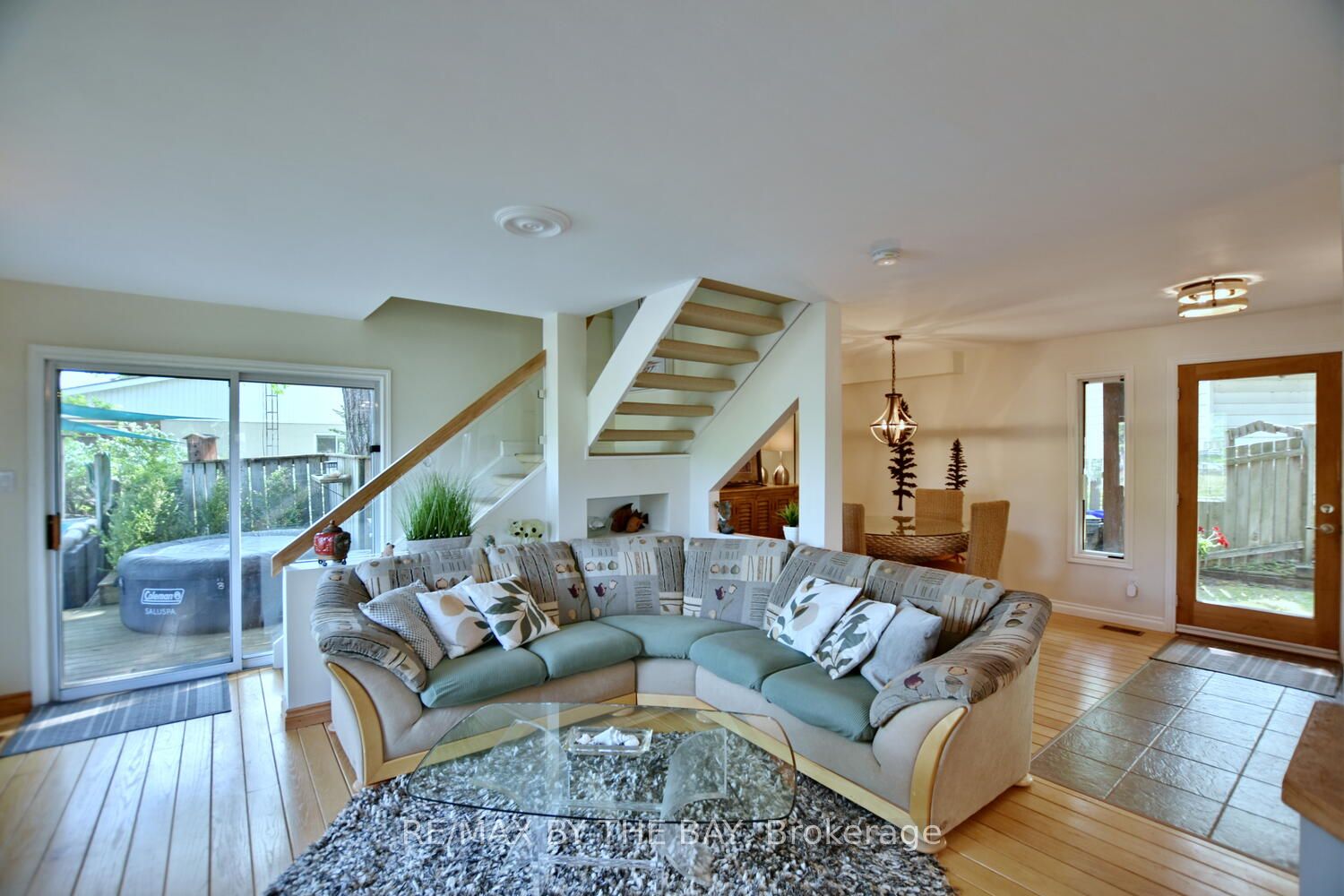 2022 RIVER Road W