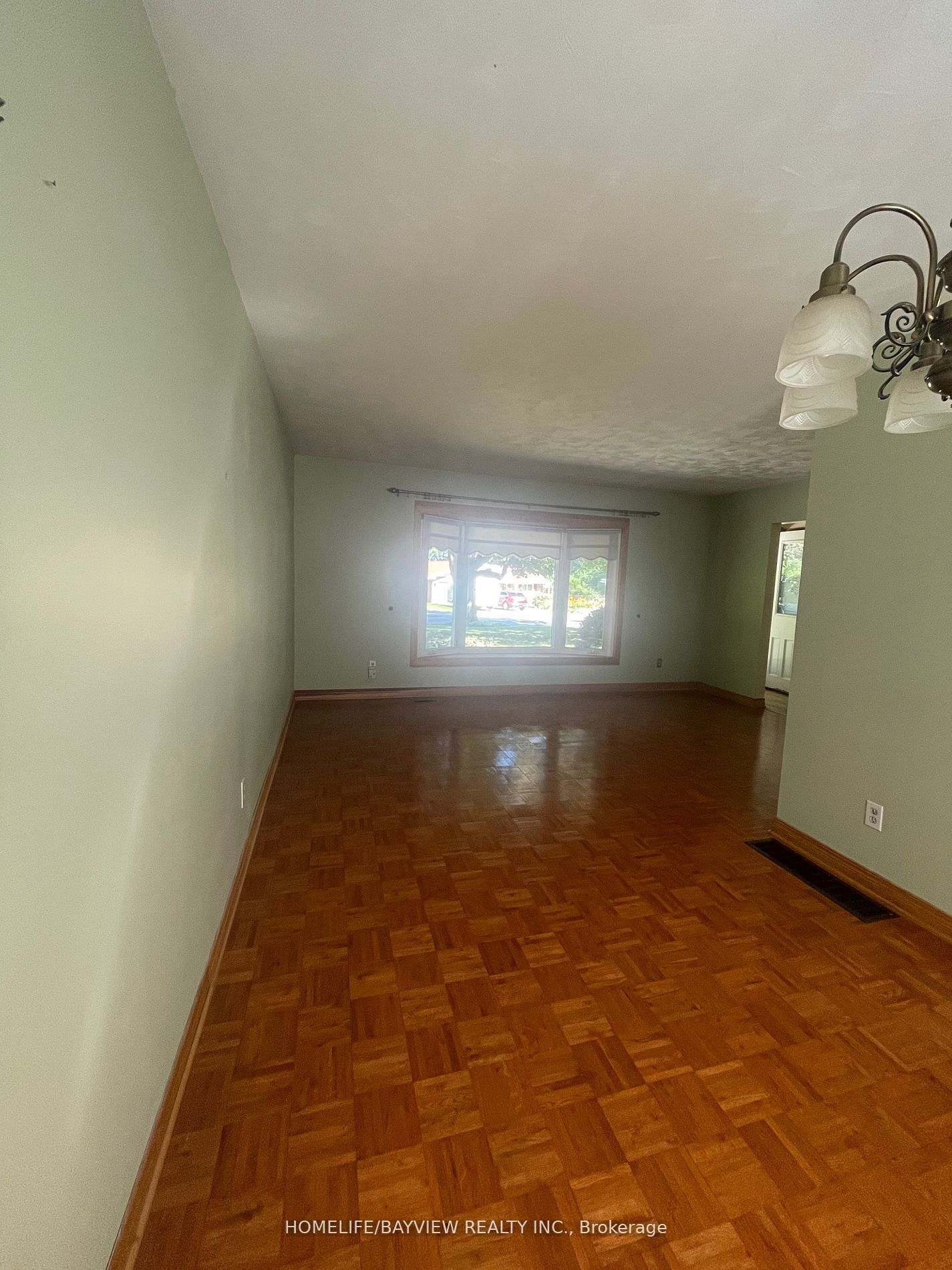 295 Bay St