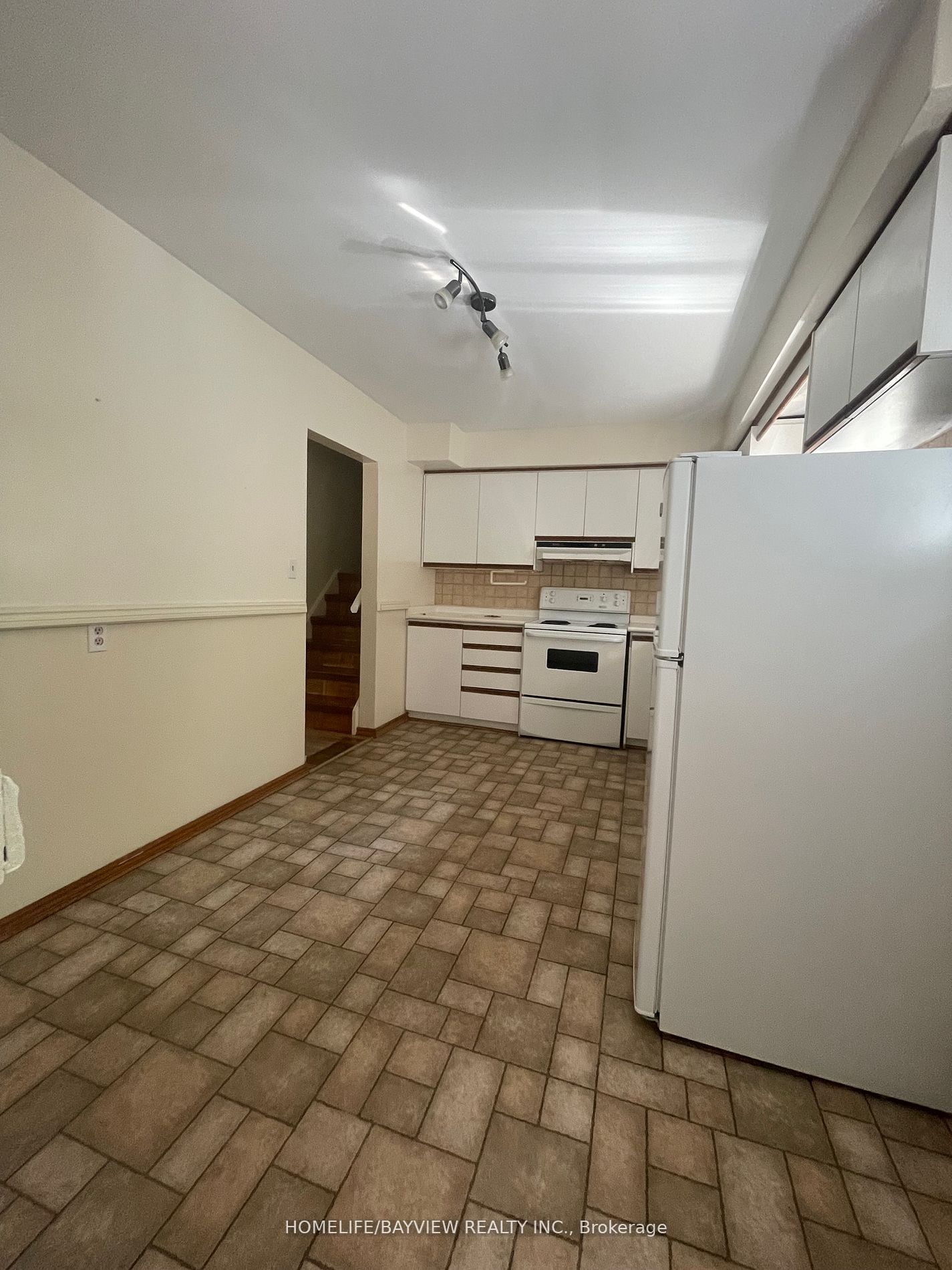 295 Bay St
