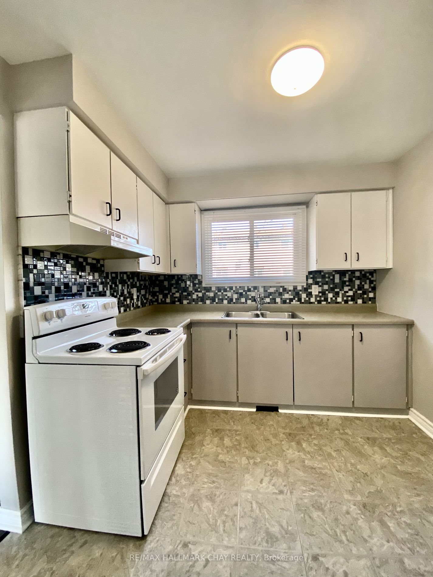 1095 Mississaga Street W, #123