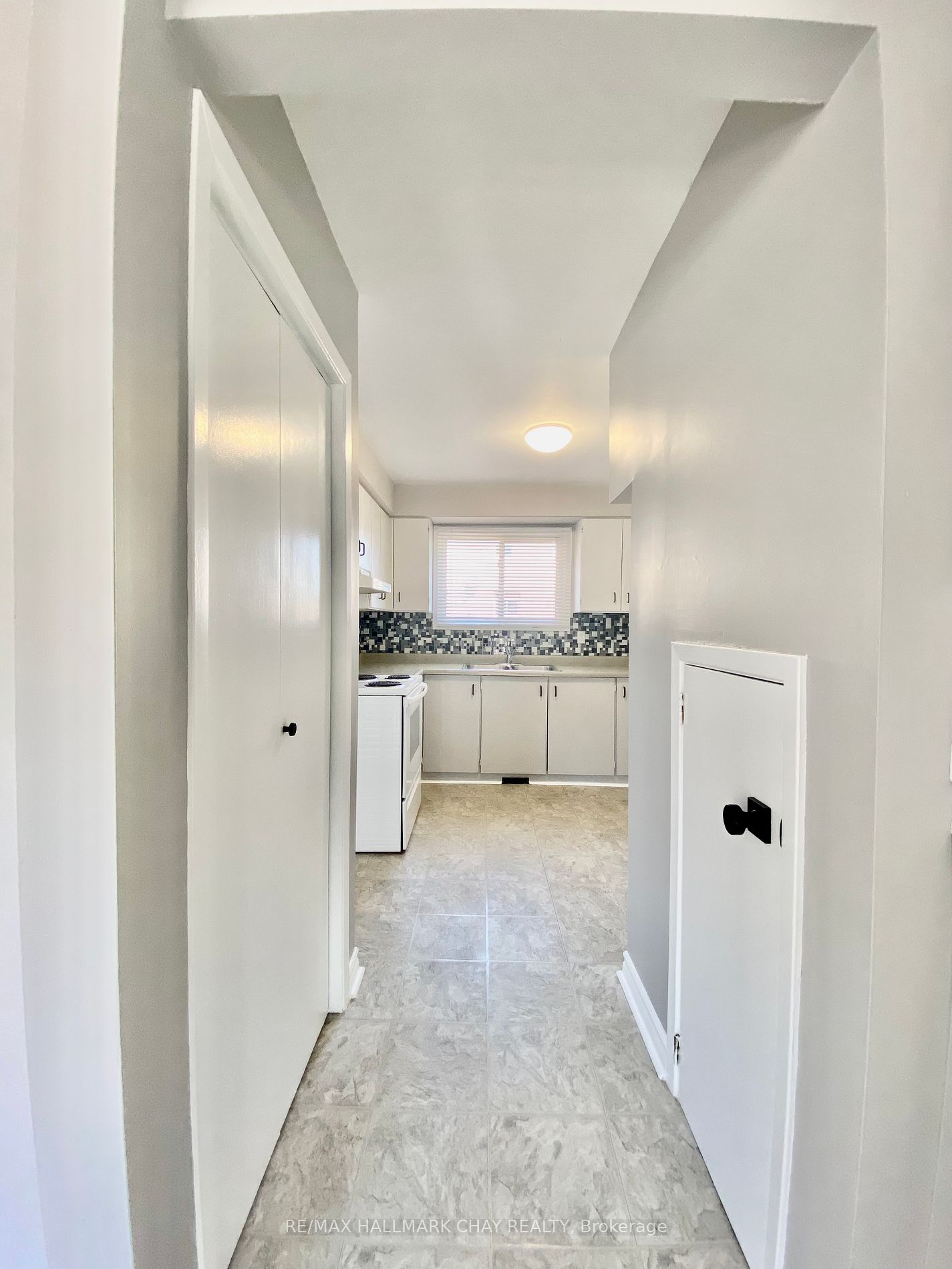 1095 Mississaga Street W, #123