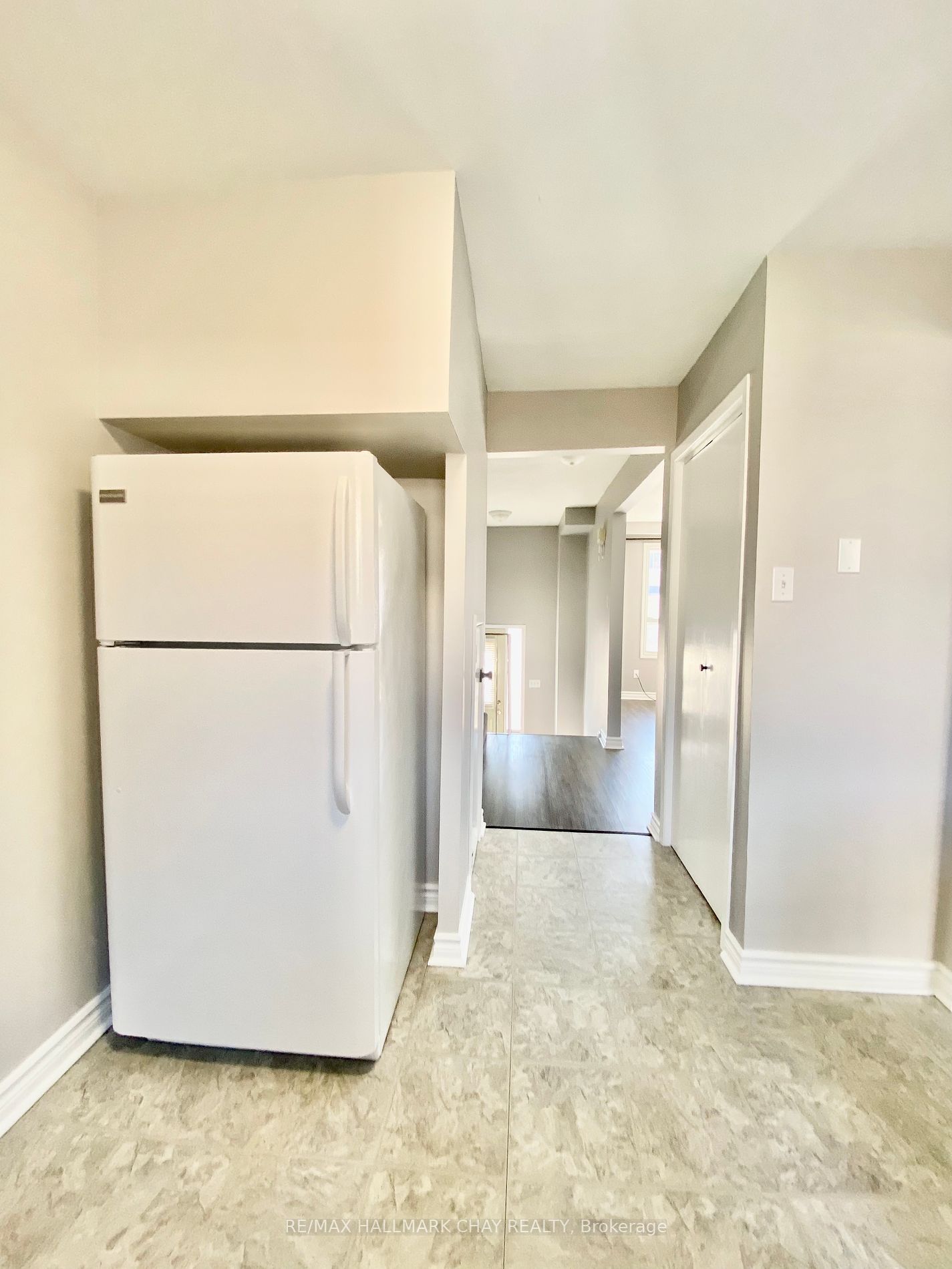 1095 Mississaga Street W, #123