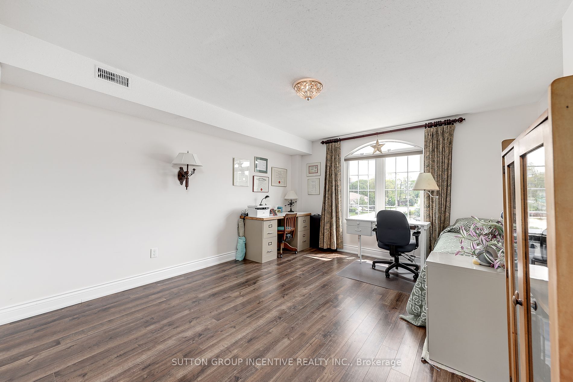 222 Steel St, #10