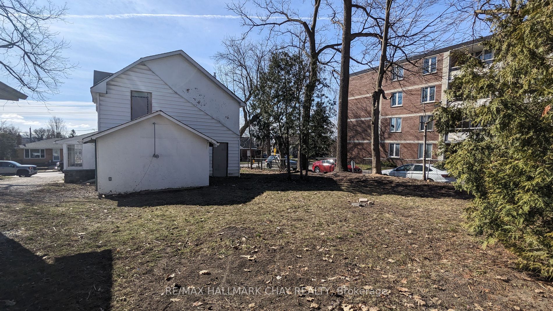 14 Grove Street E