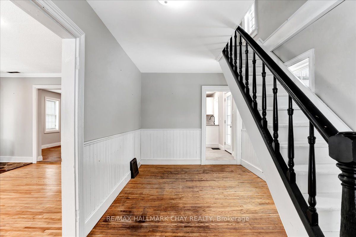 14 Grove Street E