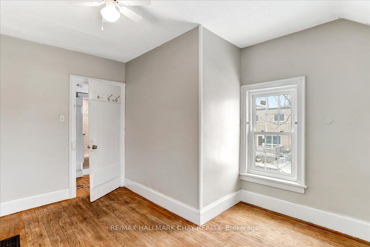 14 Grove Street E