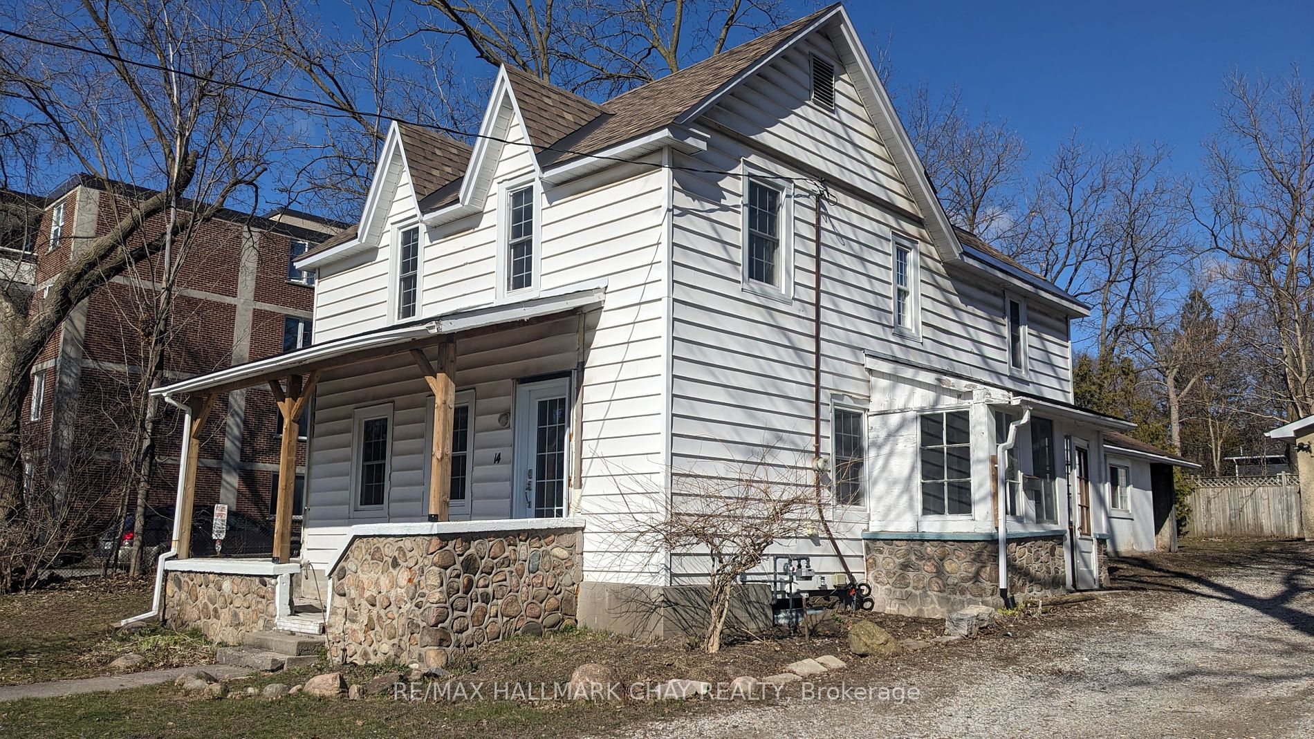 14 Grove Street E