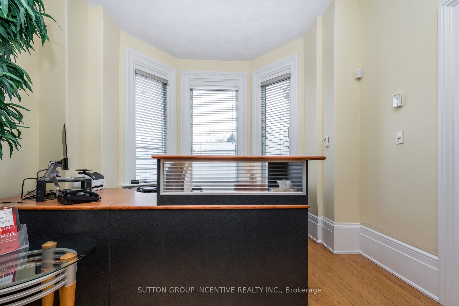 33 Clapperton St