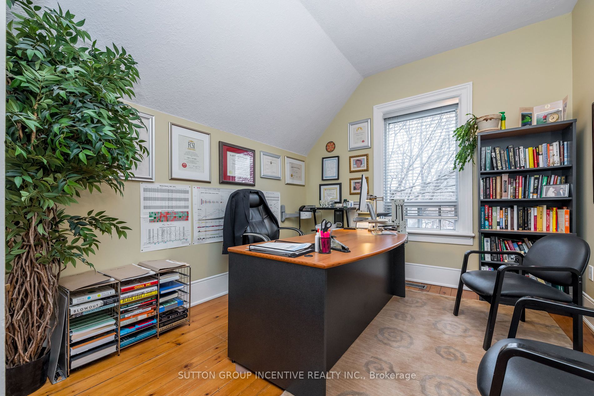 33 Clapperton St