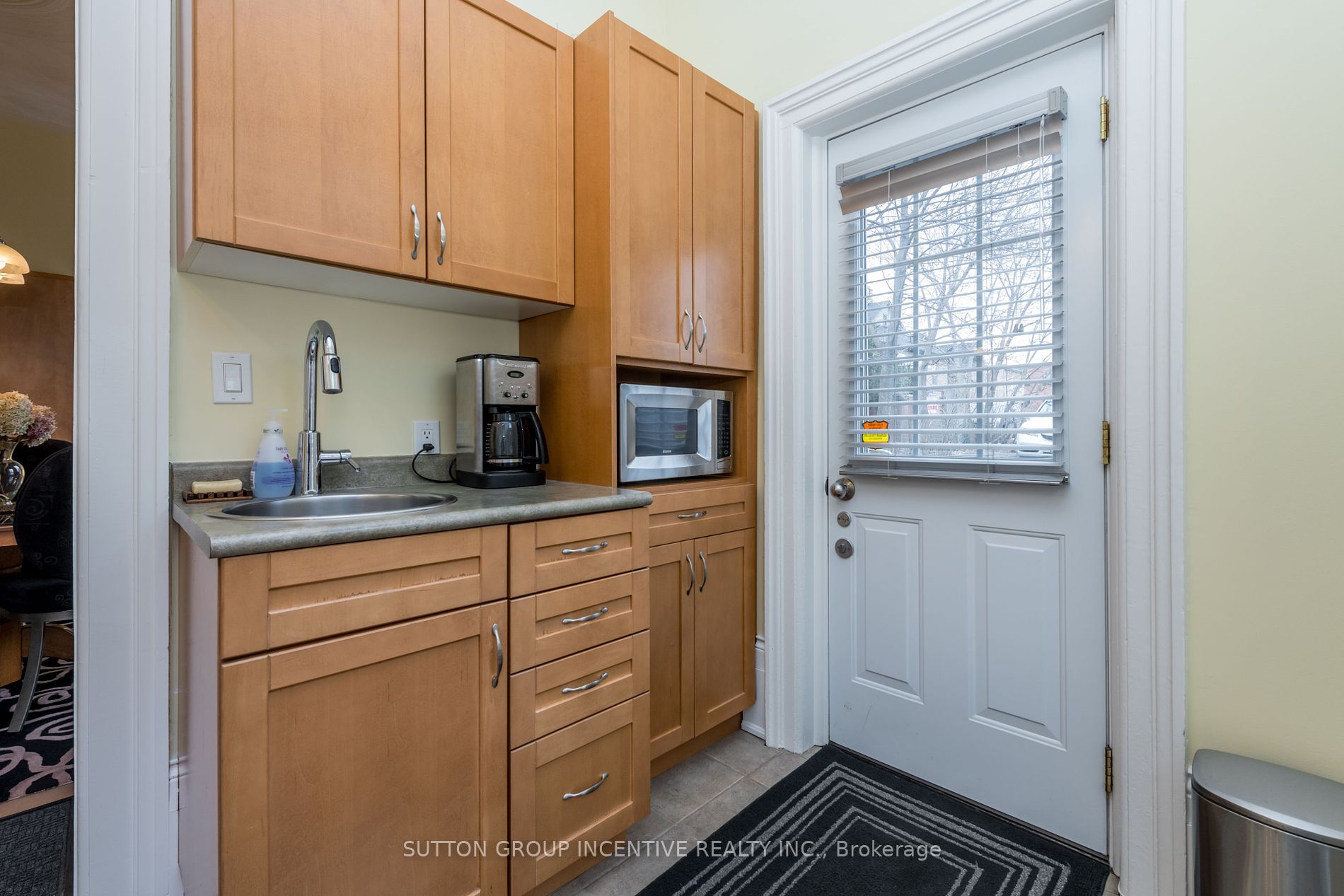 33 Clapperton St