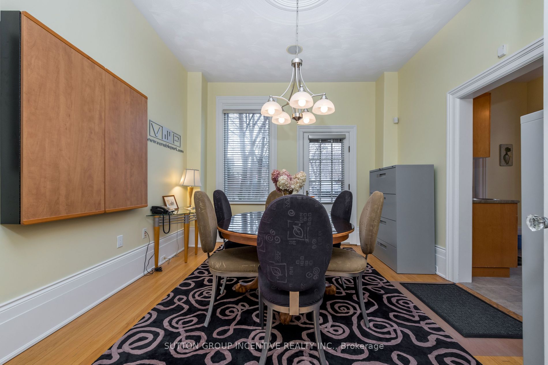 33 Clapperton St