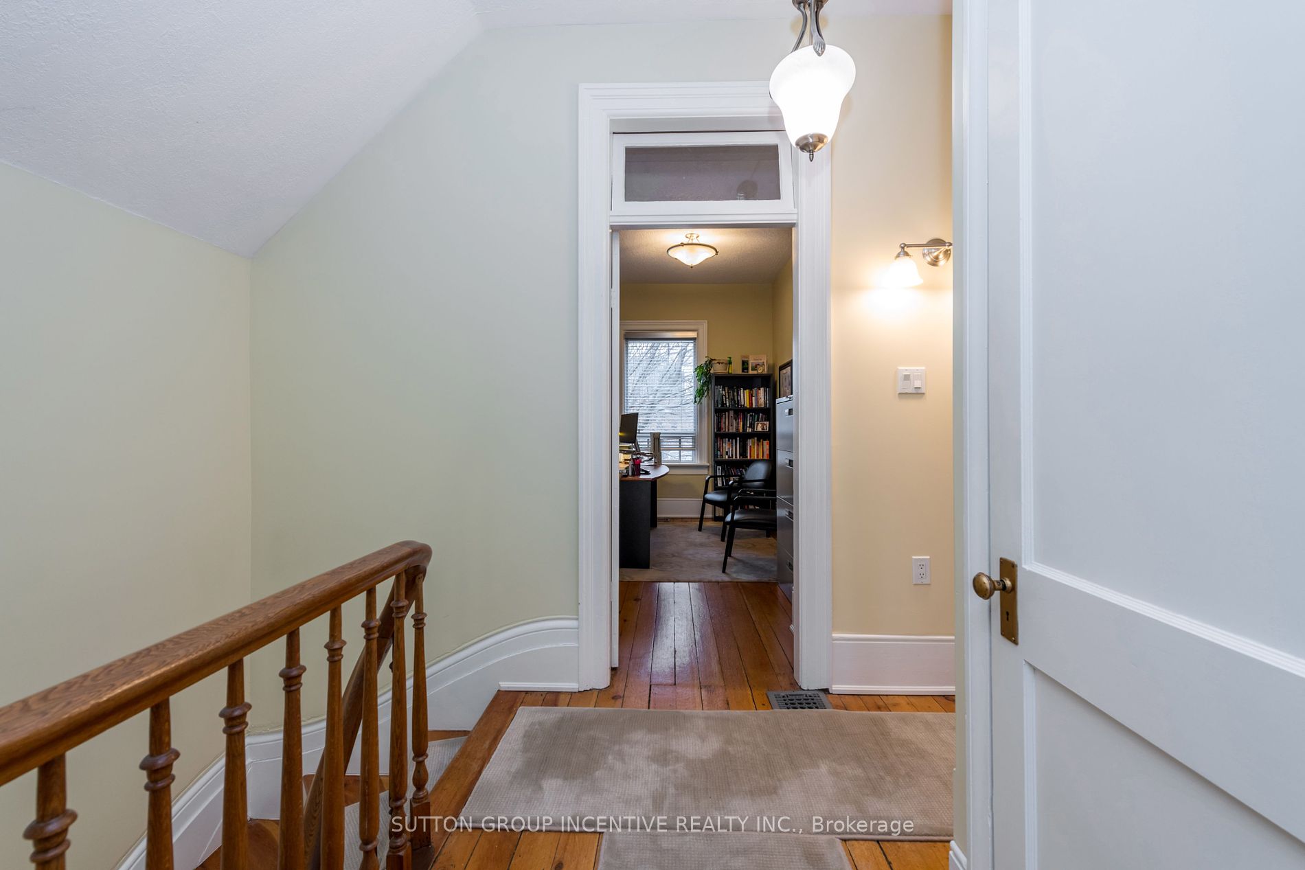 33 Clapperton St
