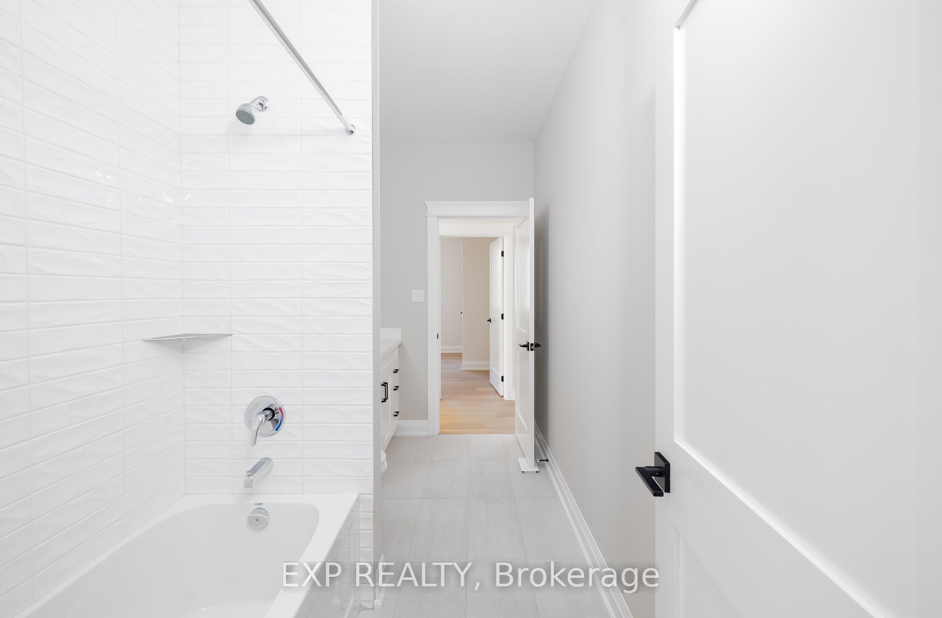 8 Alexander St