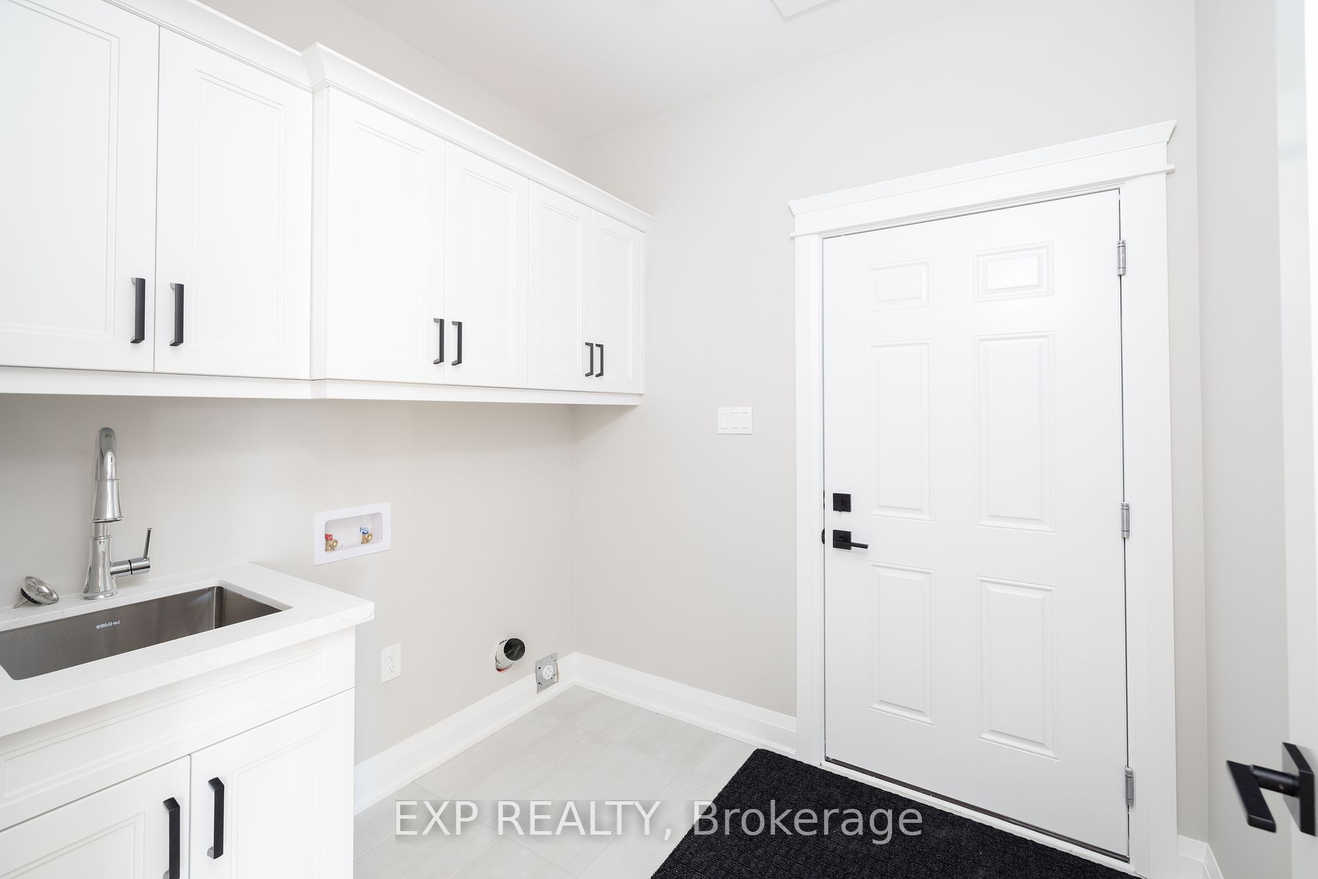 8 Alexander St