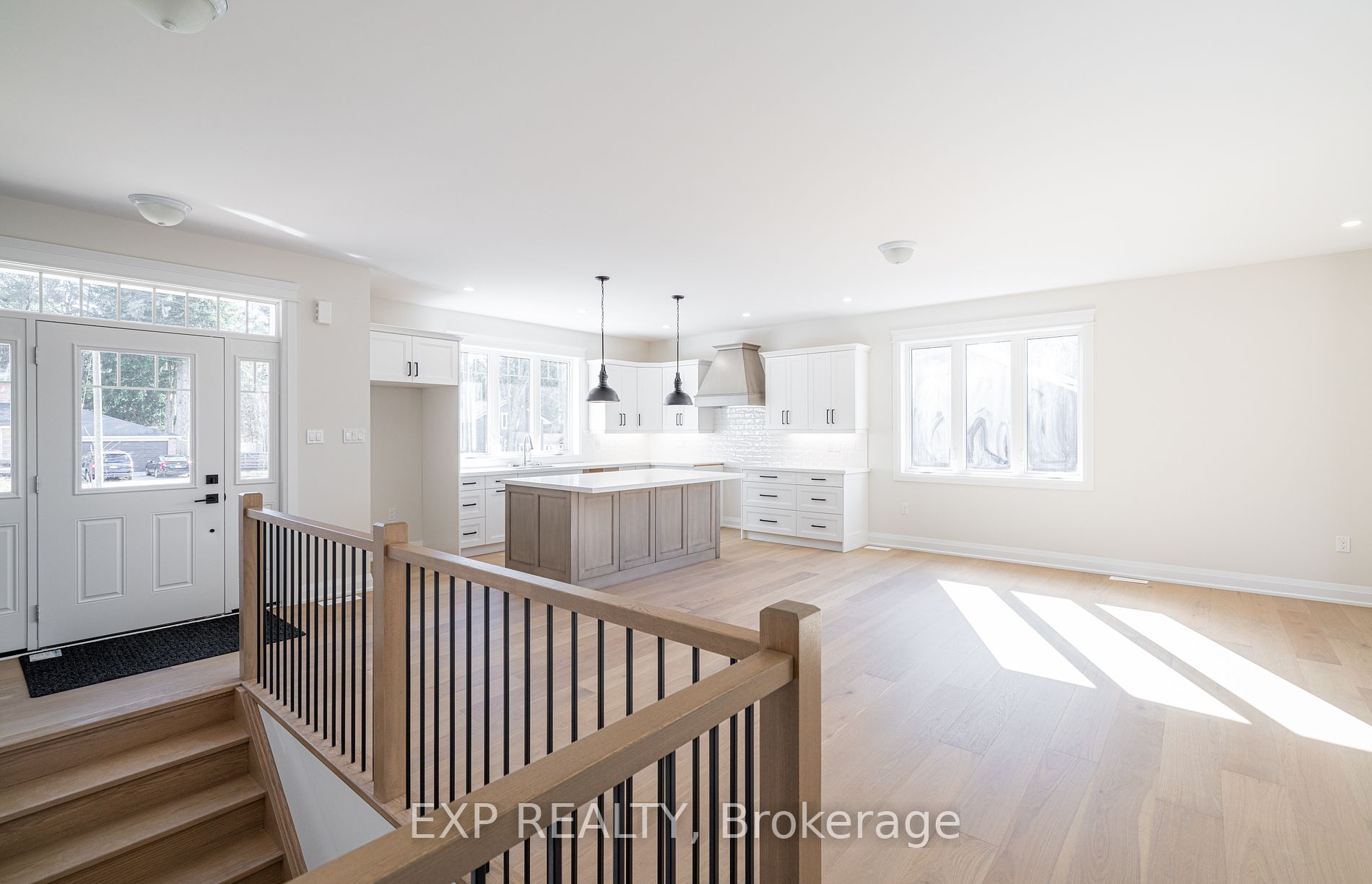 8 Alexander St