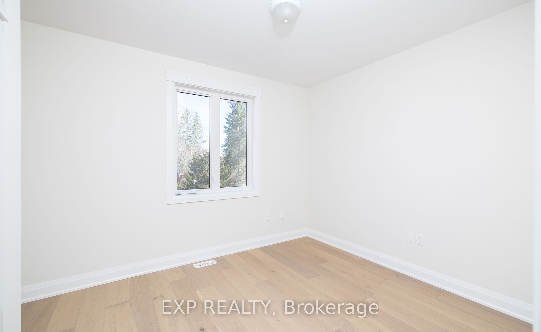 8 Alexander St