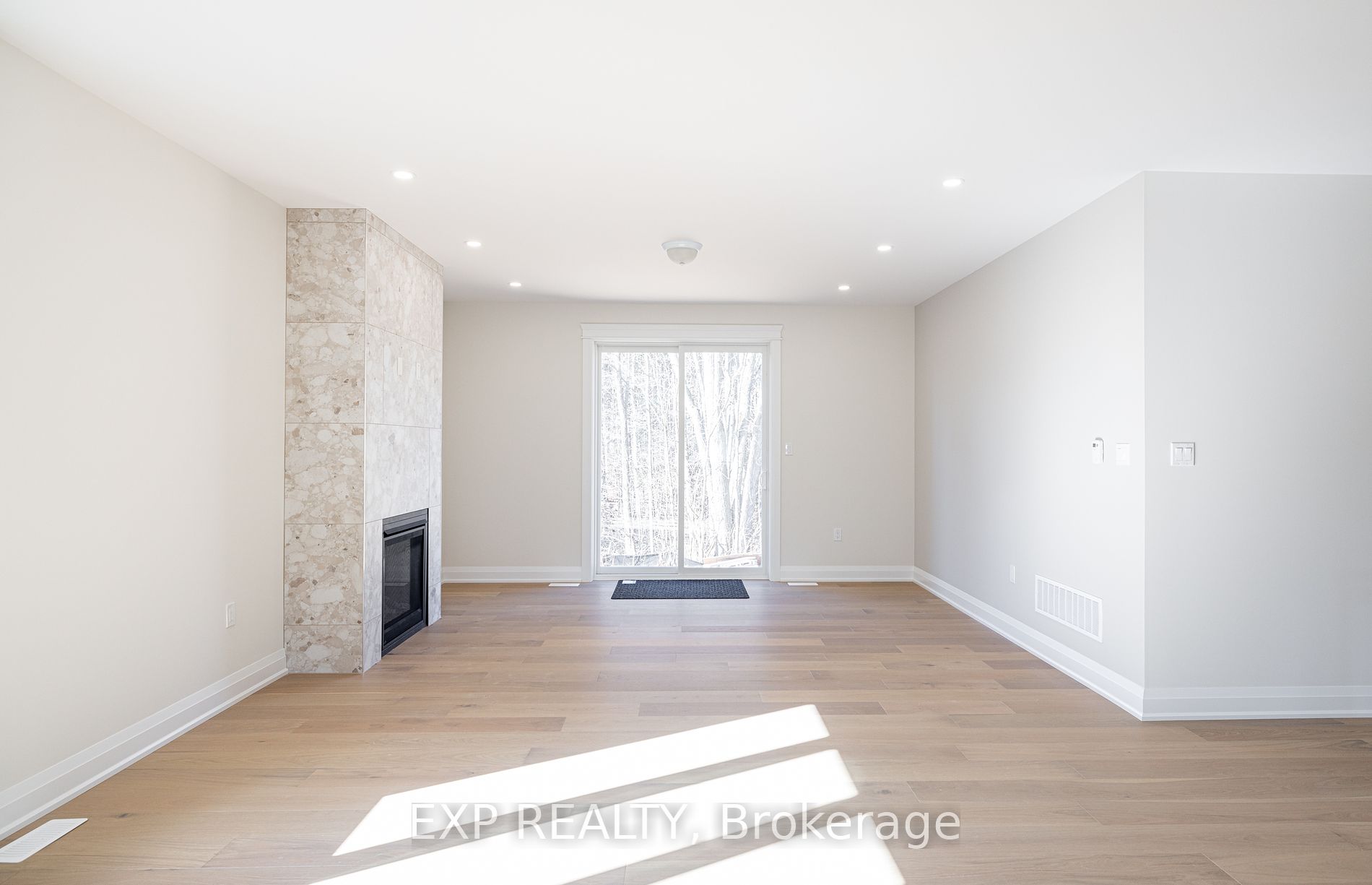 8 Alexander St