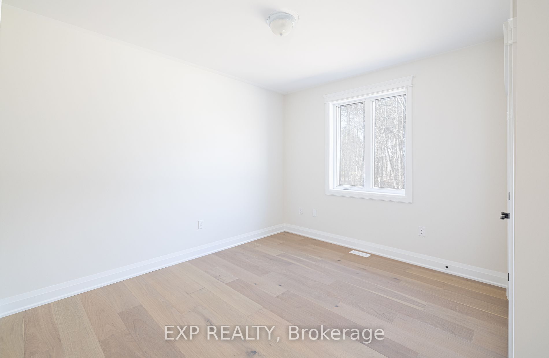 8 Alexander St