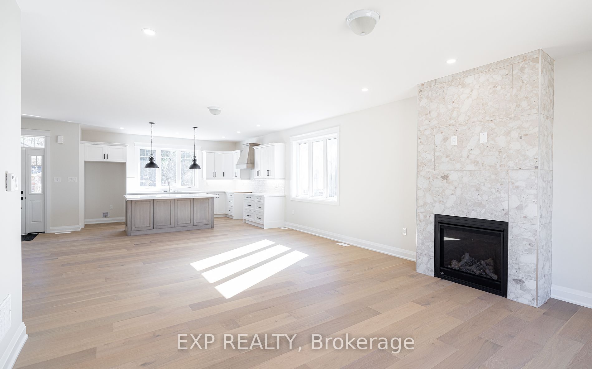 8 Alexander St