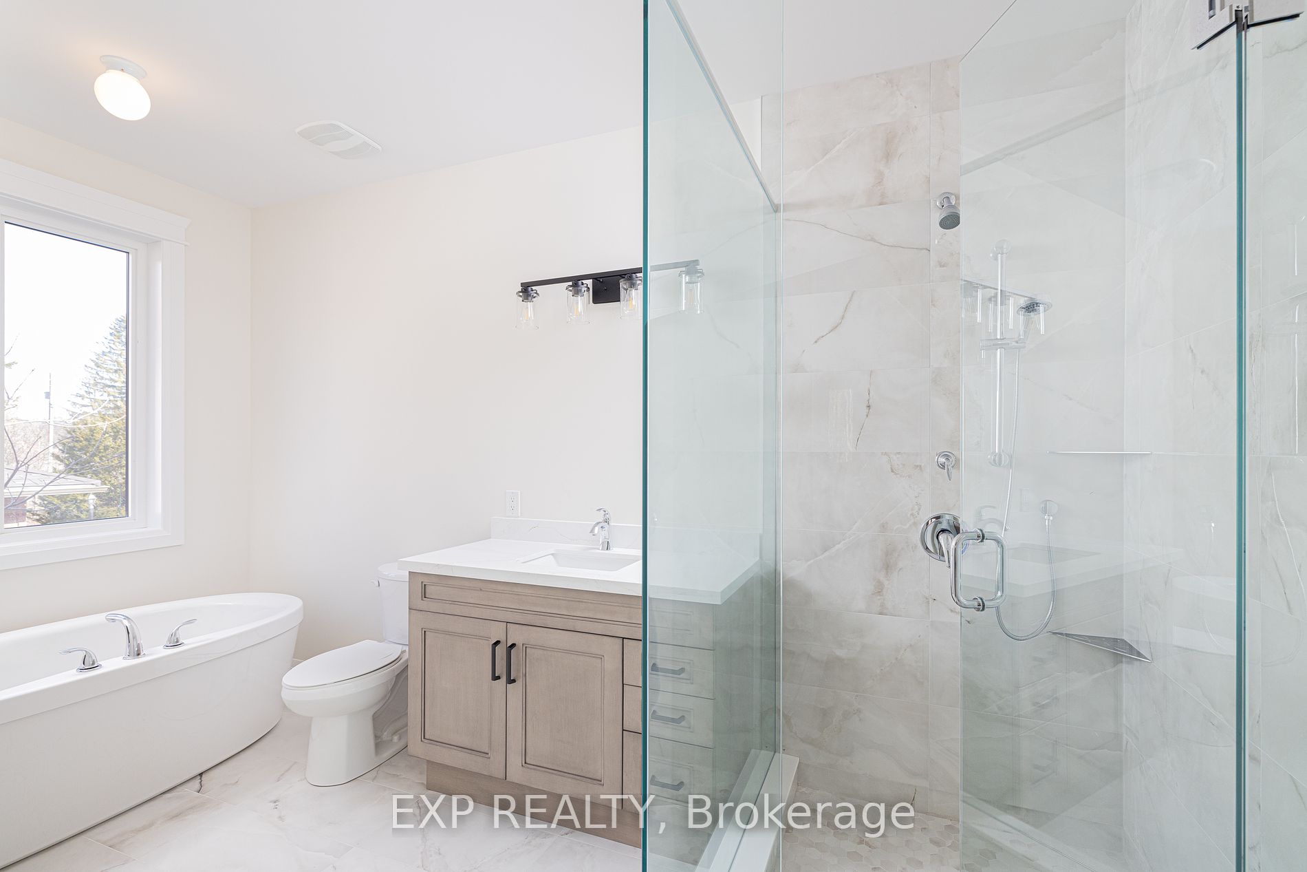 8 Alexander St