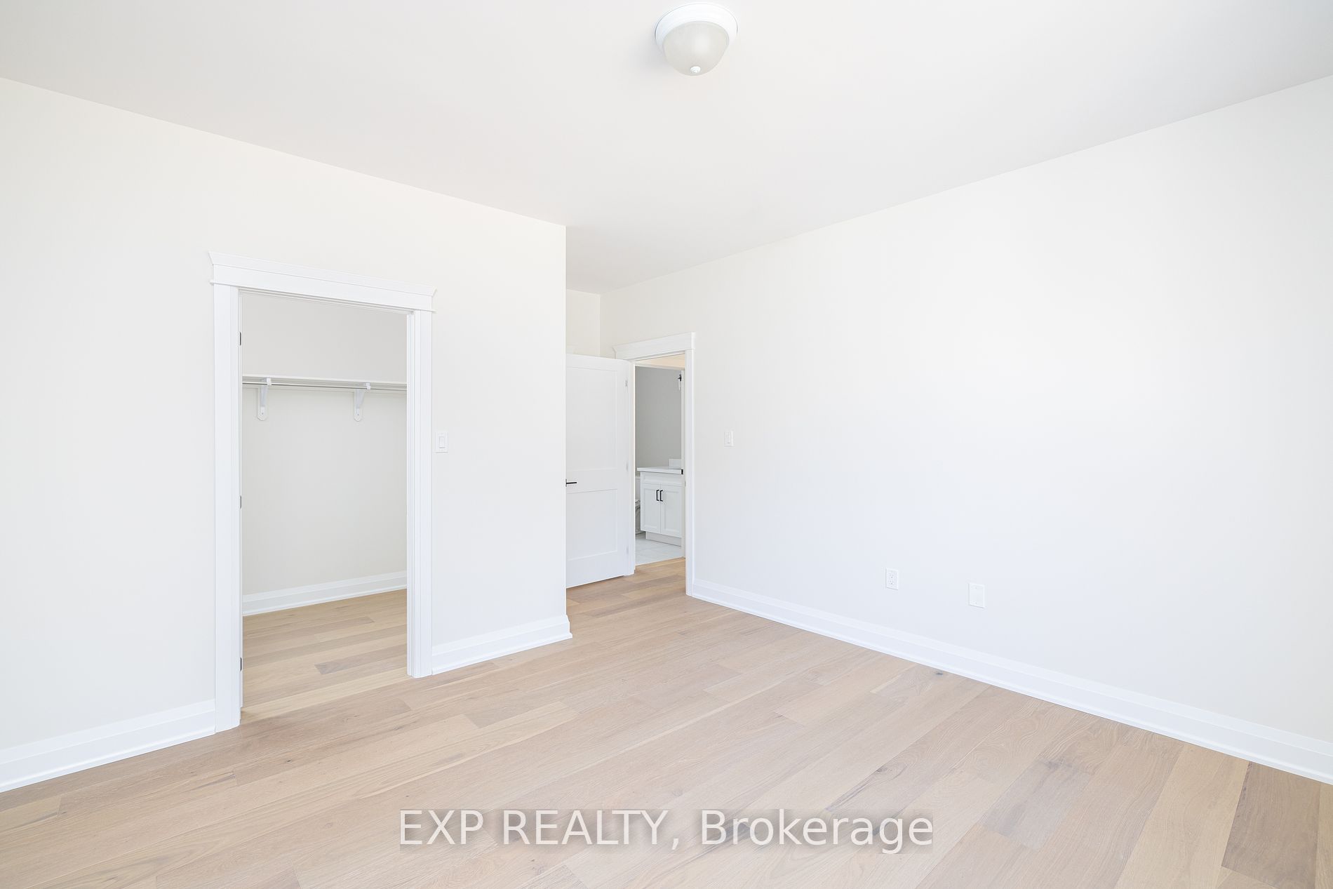 8 Alexander St
